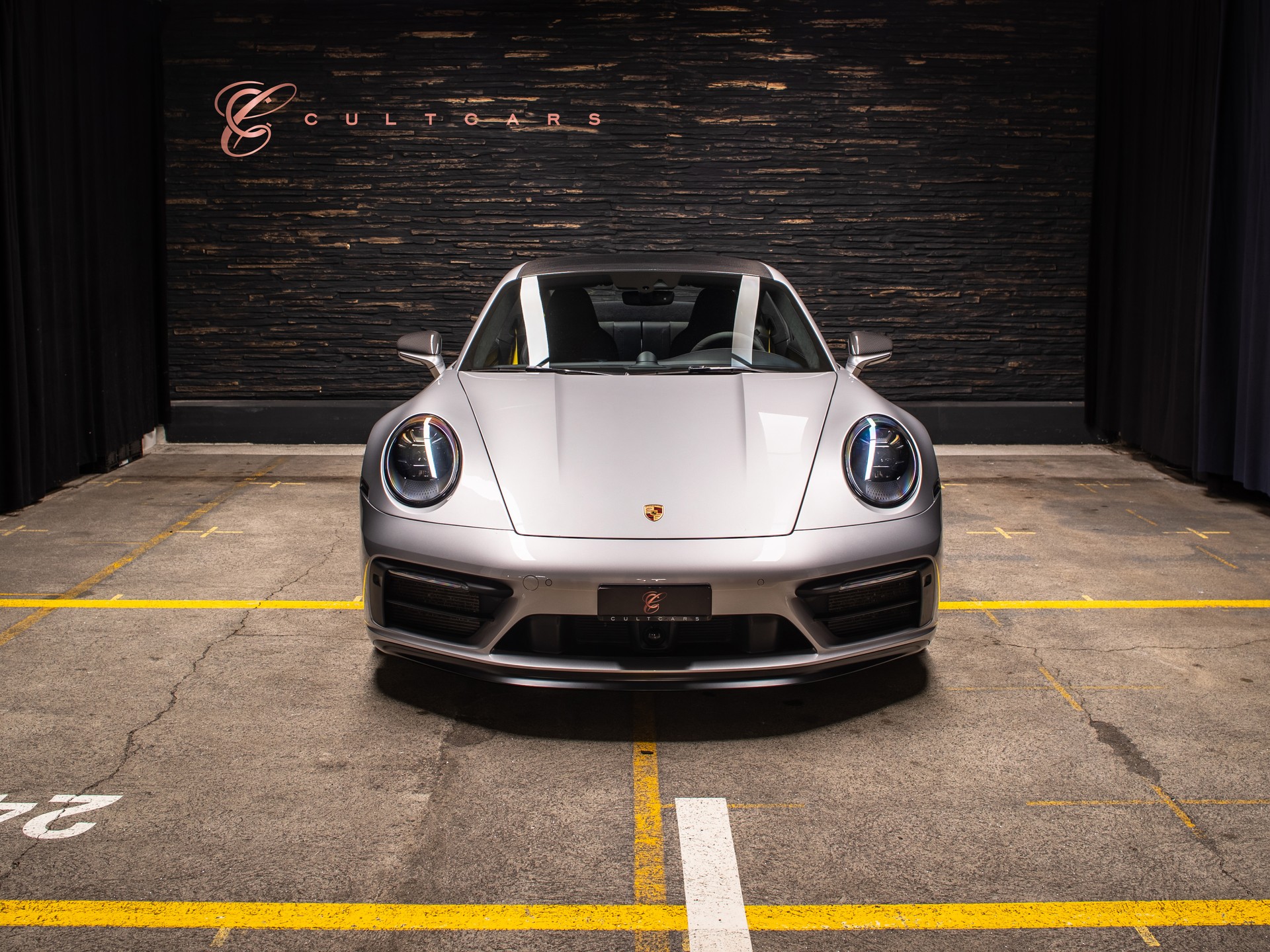 PORSCHE 911 Carrera 4 GTS PDK-showroom-element-2