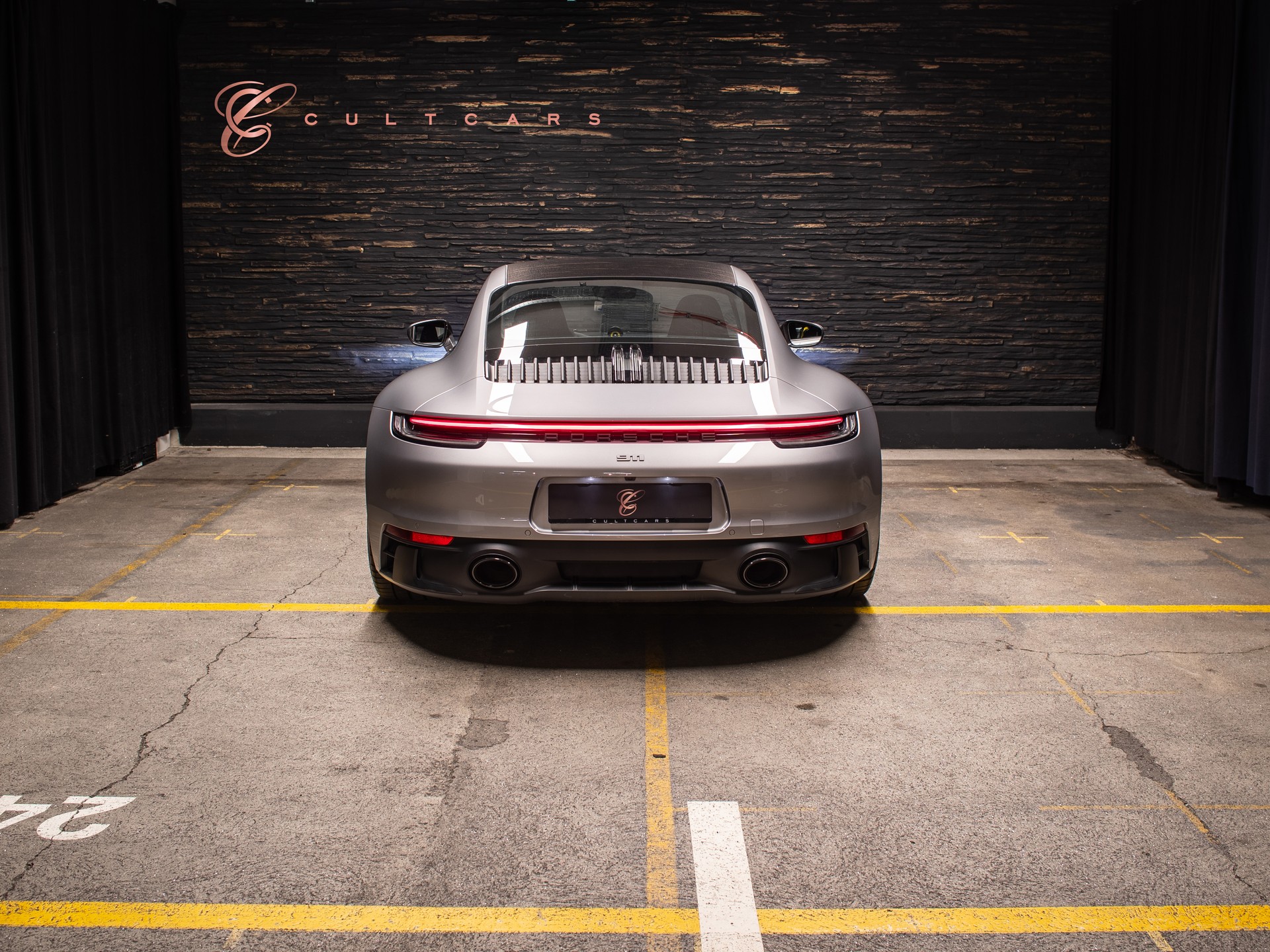 PORSCHE 911 Carrera 4 GTS PDK-showroom-element-3