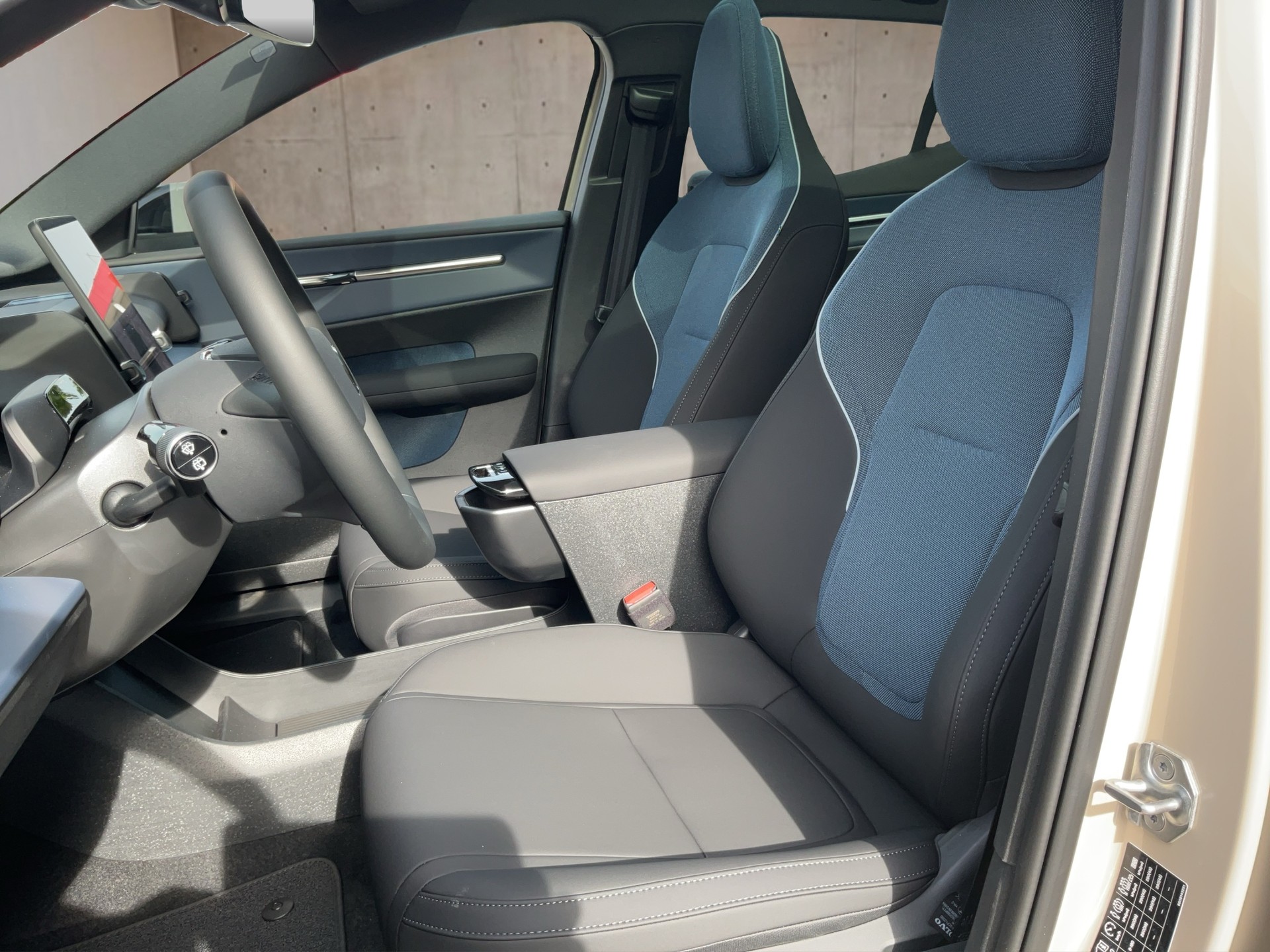 VOLVO EX30 E60 Twin Ultra Performance AWD-image-10