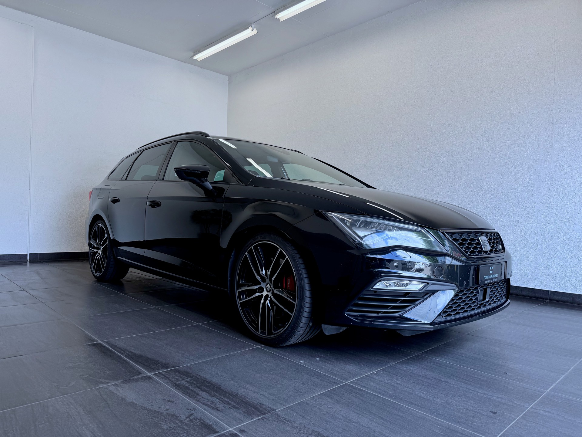 SEAT Leon ST 2.0 TSI Cupra 300 4 Drive DSG-showroom-element-1