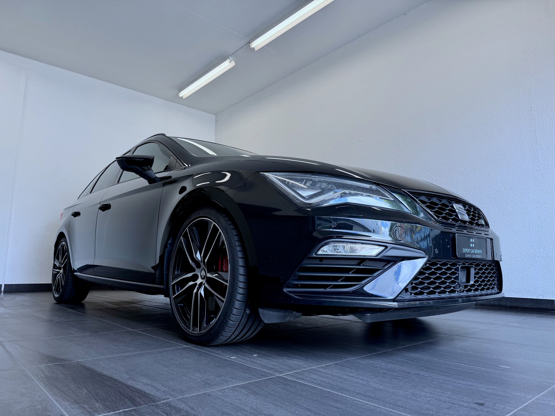 SEAT Leon ST 2.0 TSI Cupra 300 4 Drive DSG-showroom-element-2