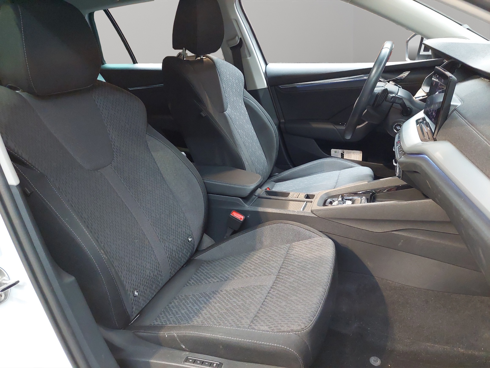 SKODA Octavia Combi 2.0 TDI DSG Style 4x4-image-9