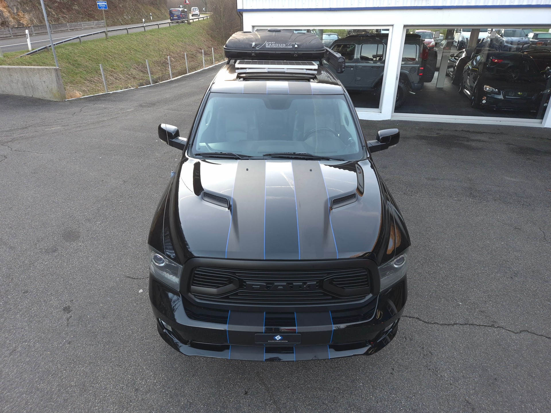 DODGE Ram Sport 5.7L V8-showroom-element-2