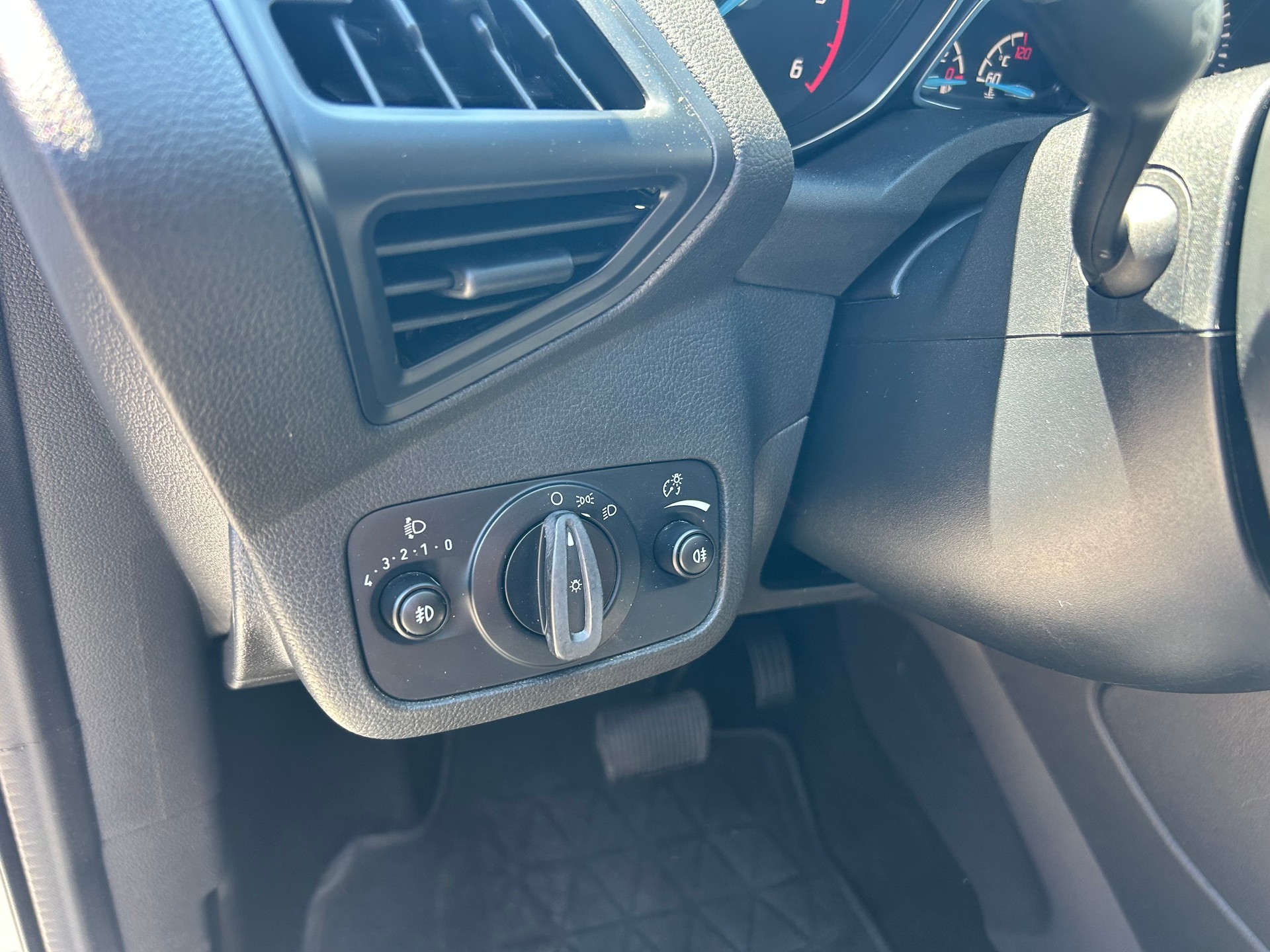 FORD Kuga 2.0 TDCi Carving 4WD PowerShift-image-13
