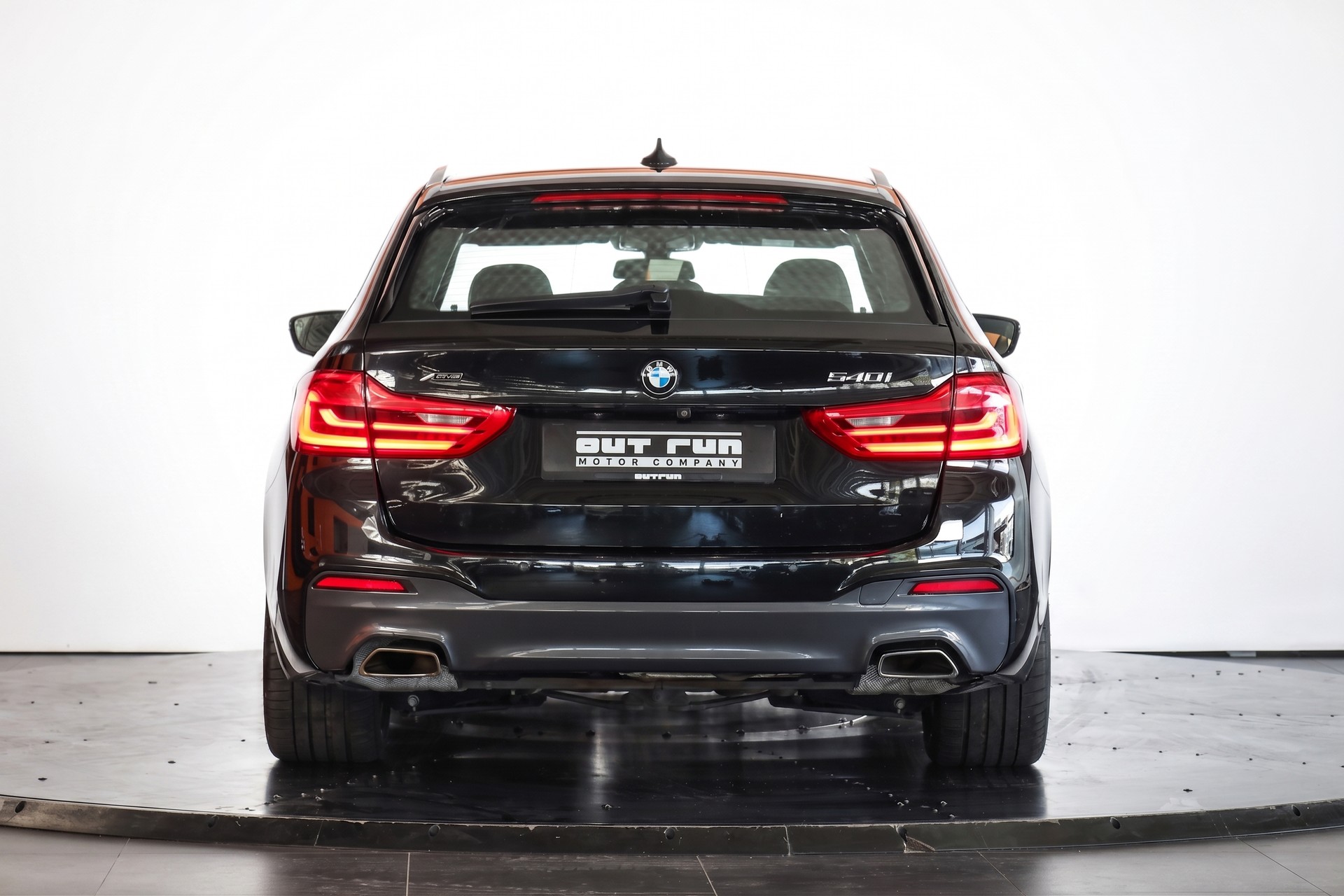 BMW 540i xDrive Touring Steptronic-showroom-element-2