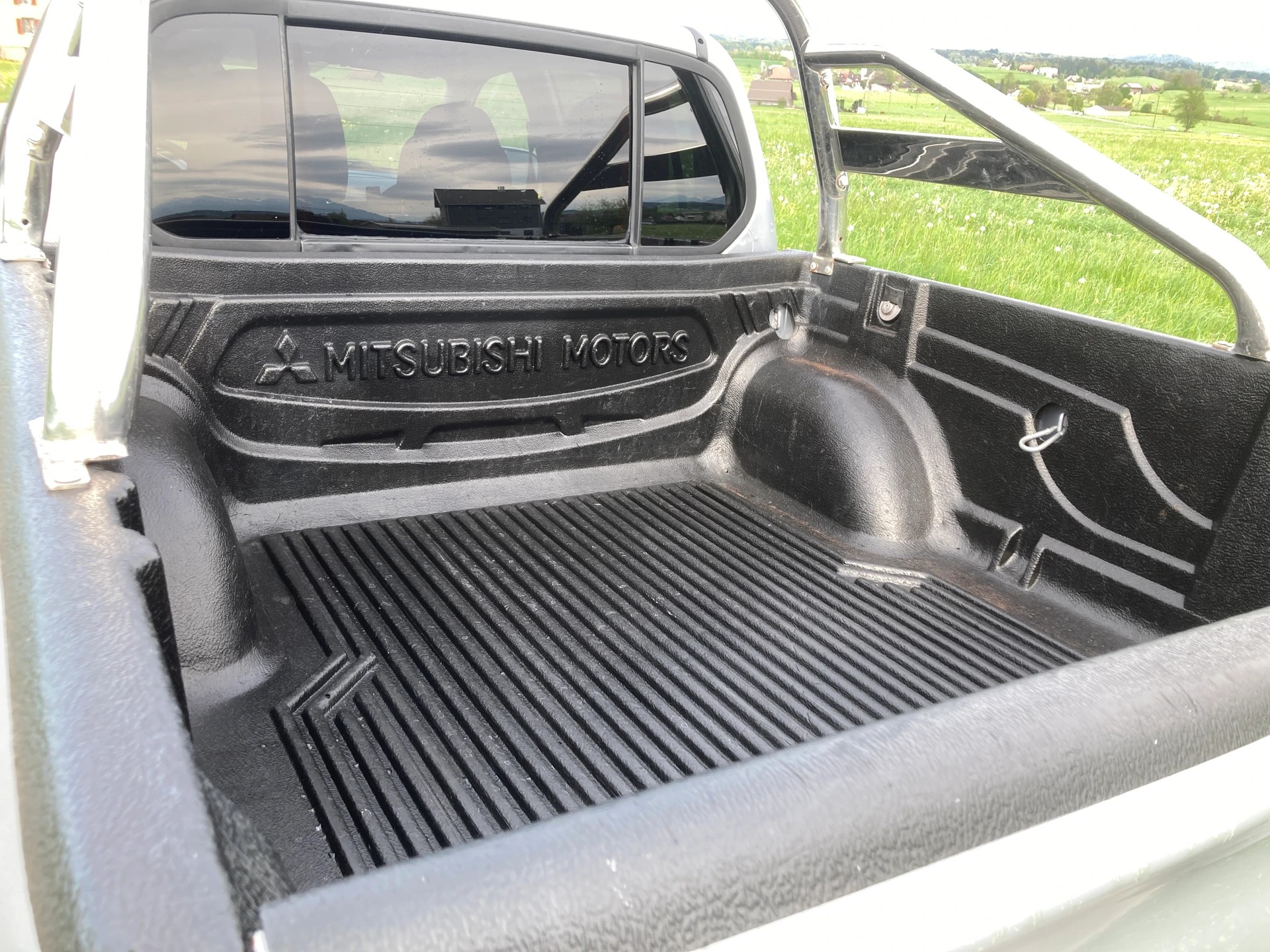 MITSUBISHI L 200 2.5 DID HP Jubilé 35 Double Cab mit Anhängerkupplung-image-6