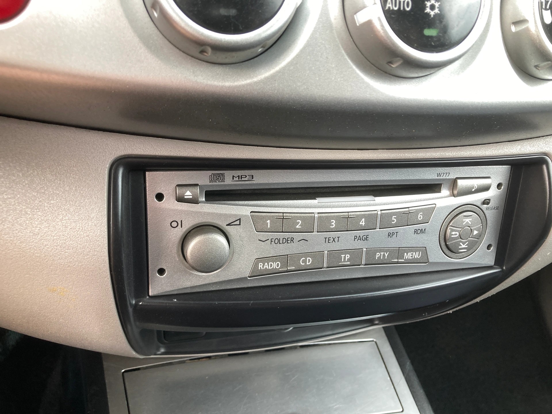 MITSUBISHI L 200 2.5 DID HP Jubilé 35 Double Cab mit Anhängerkupplung-image-11