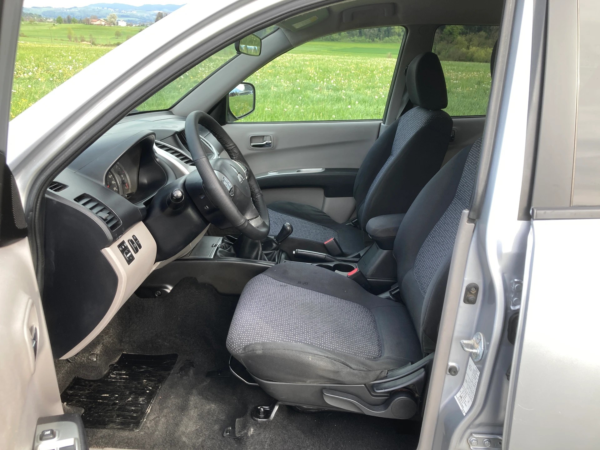 MITSUBISHI L 200 2.5 DID HP Jubilé 35 Double Cab mit Anhängerkupplung-image-8