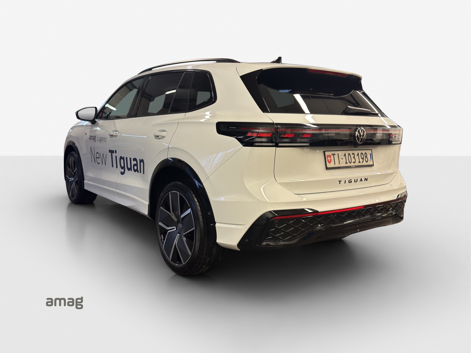 VW Tiguan 2.0 TSI DSG R-Line 4Motion-showroom-element-2