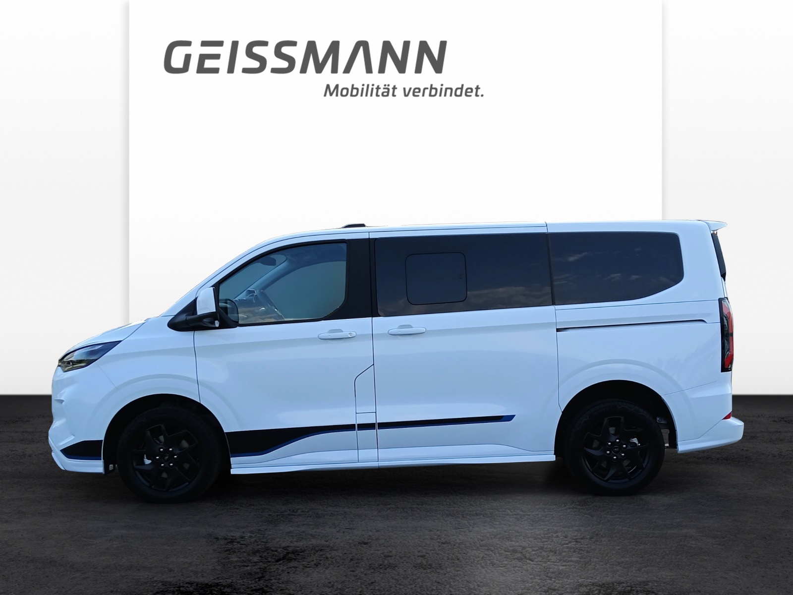FORD Tourneo Custom Bus 320 L1 2.0 EcoBlue 170 Sport 4x4-showroom-element-1