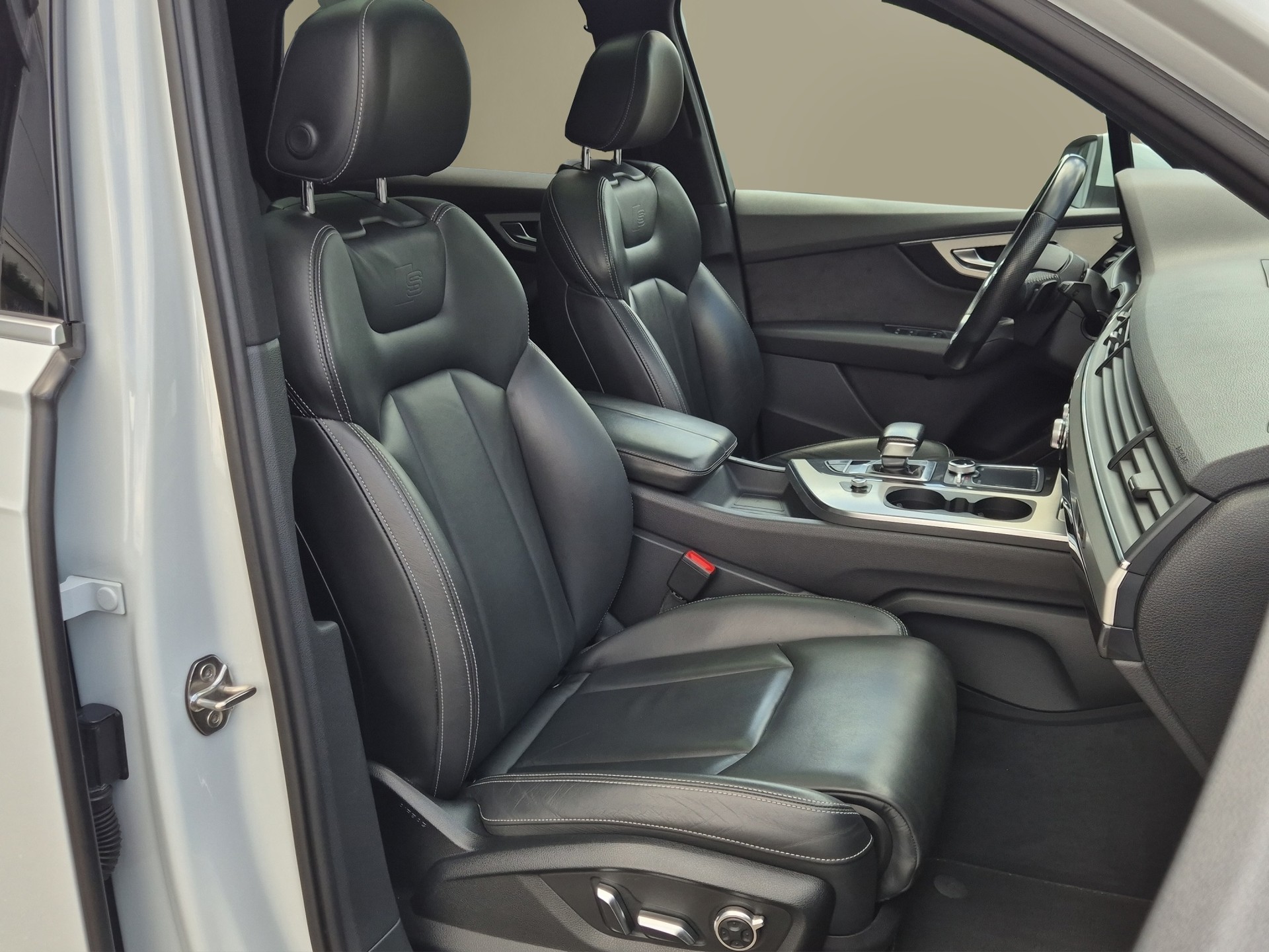 AUDI Q7 3.0 TDI quattro tiptronic-image-16