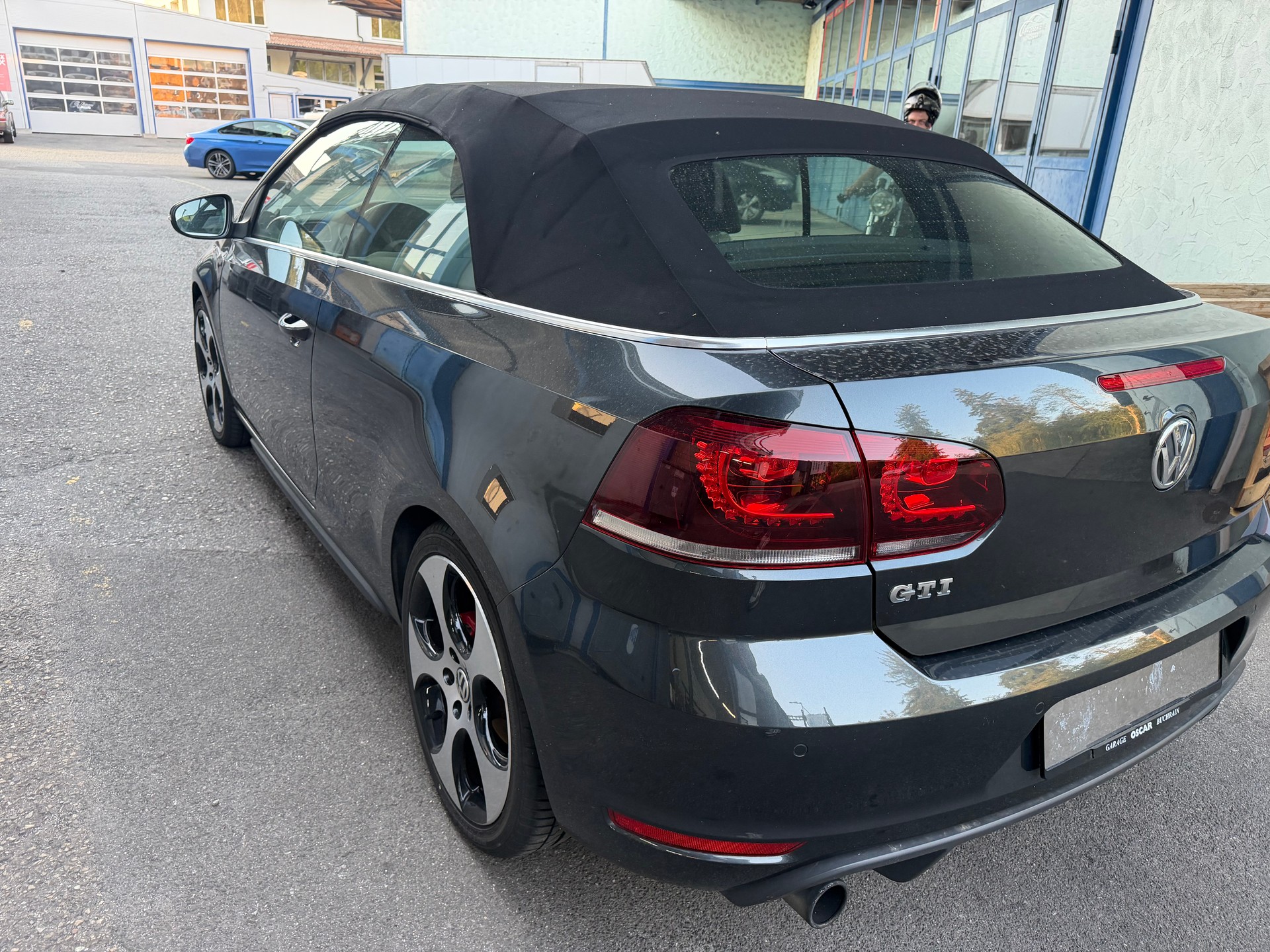 VW Golf Cabrio 2.0 TSI GTI DSG-image-11