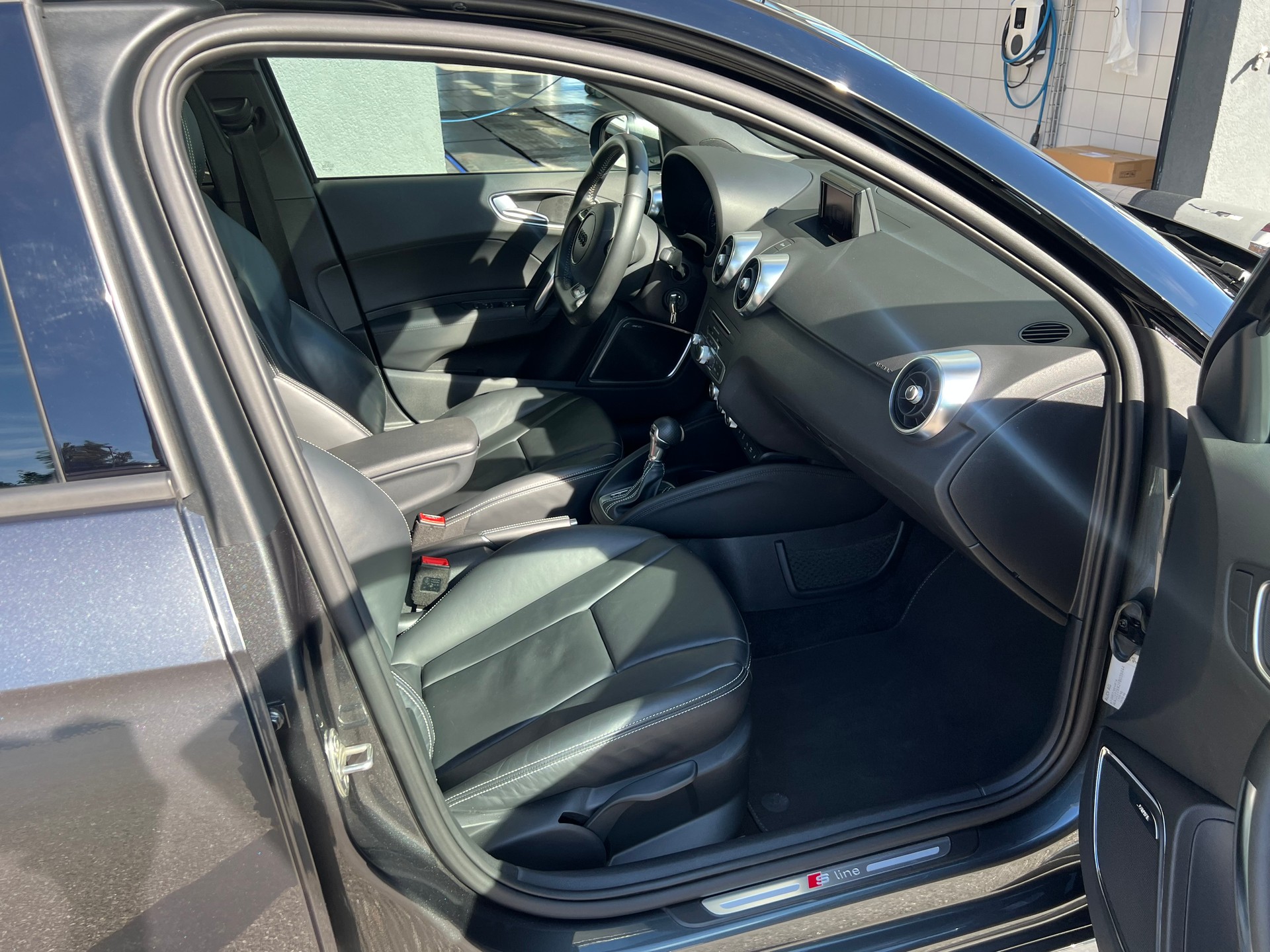 AUDI A1 Sportback 1.8 TFSI Sport S-Tronic * S-Line *-image-11