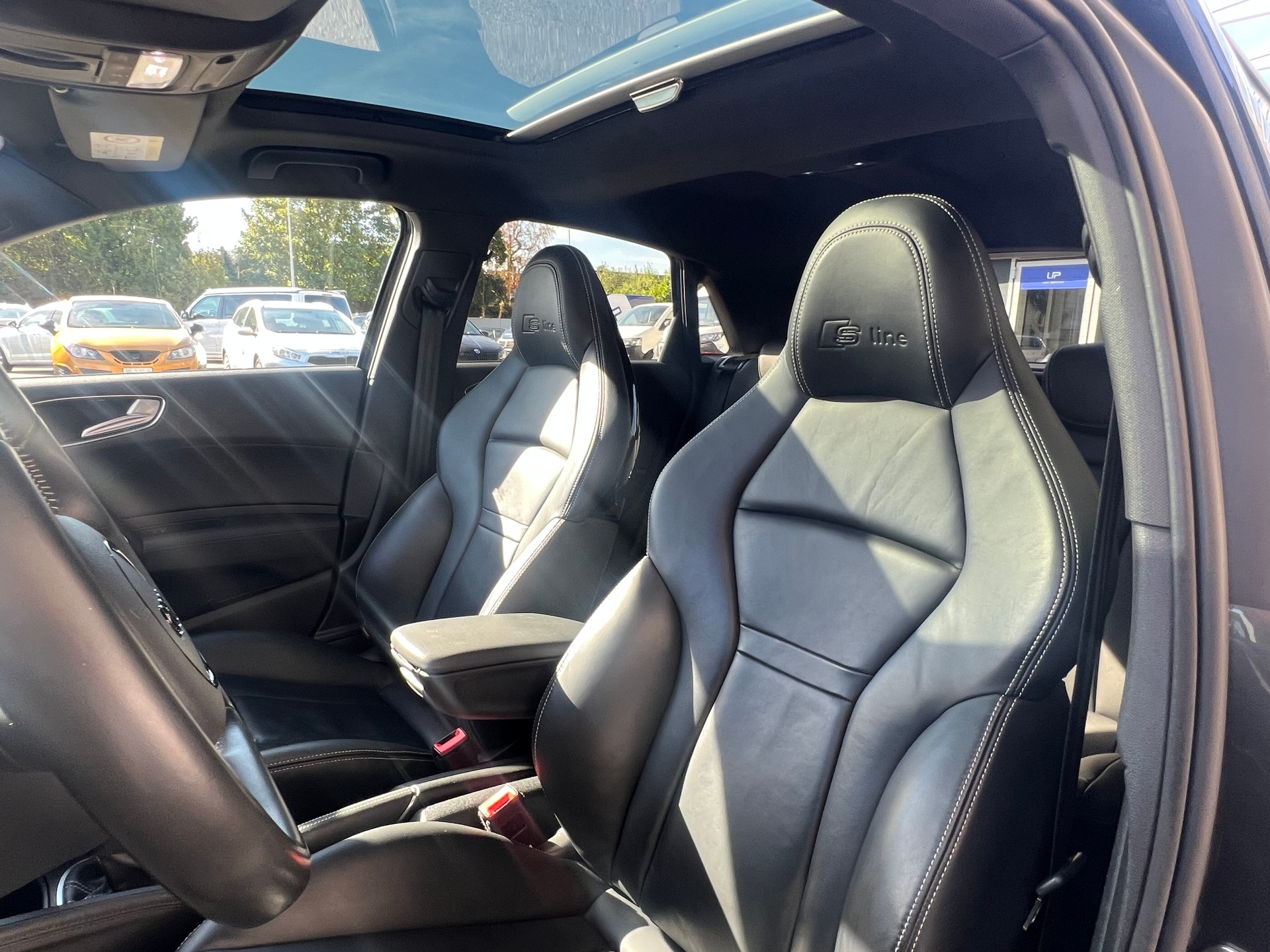 AUDI A1 Sportback 1.8 TFSI Sport S-Tronic * S-Line *-image-9