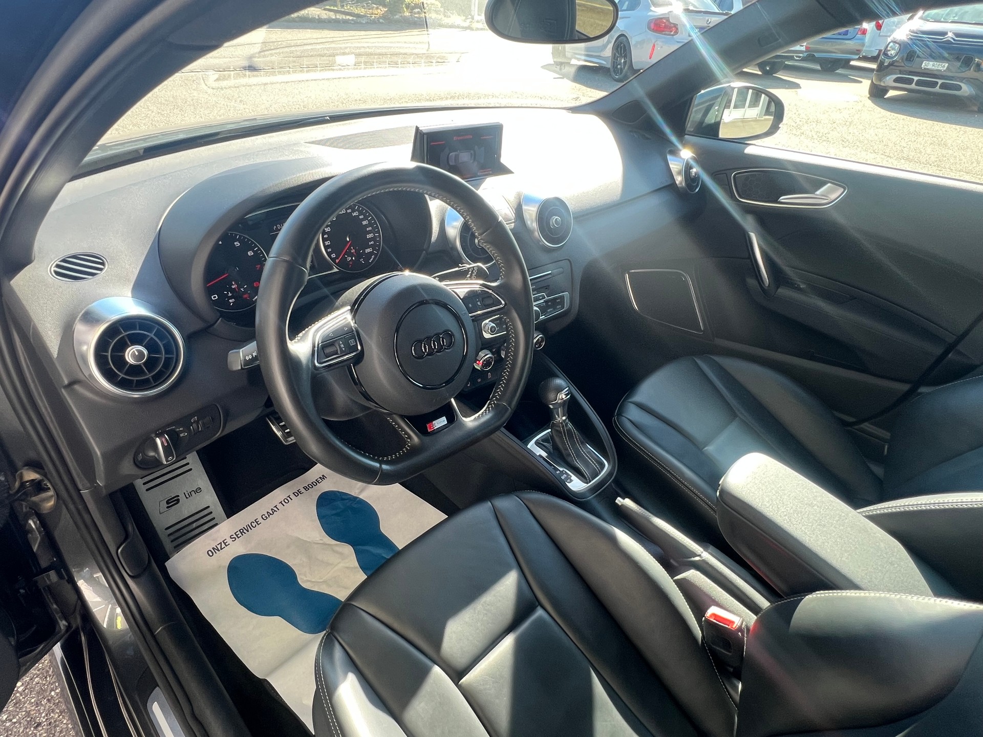 AUDI A1 Sportback 1.8 TFSI Sport S-Tronic * S-Line *-image-8