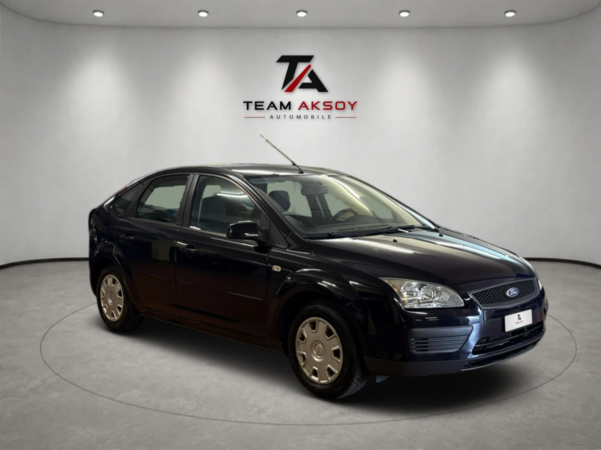 FORD Focus 1.6i VCT Titanium-showroom-element-2