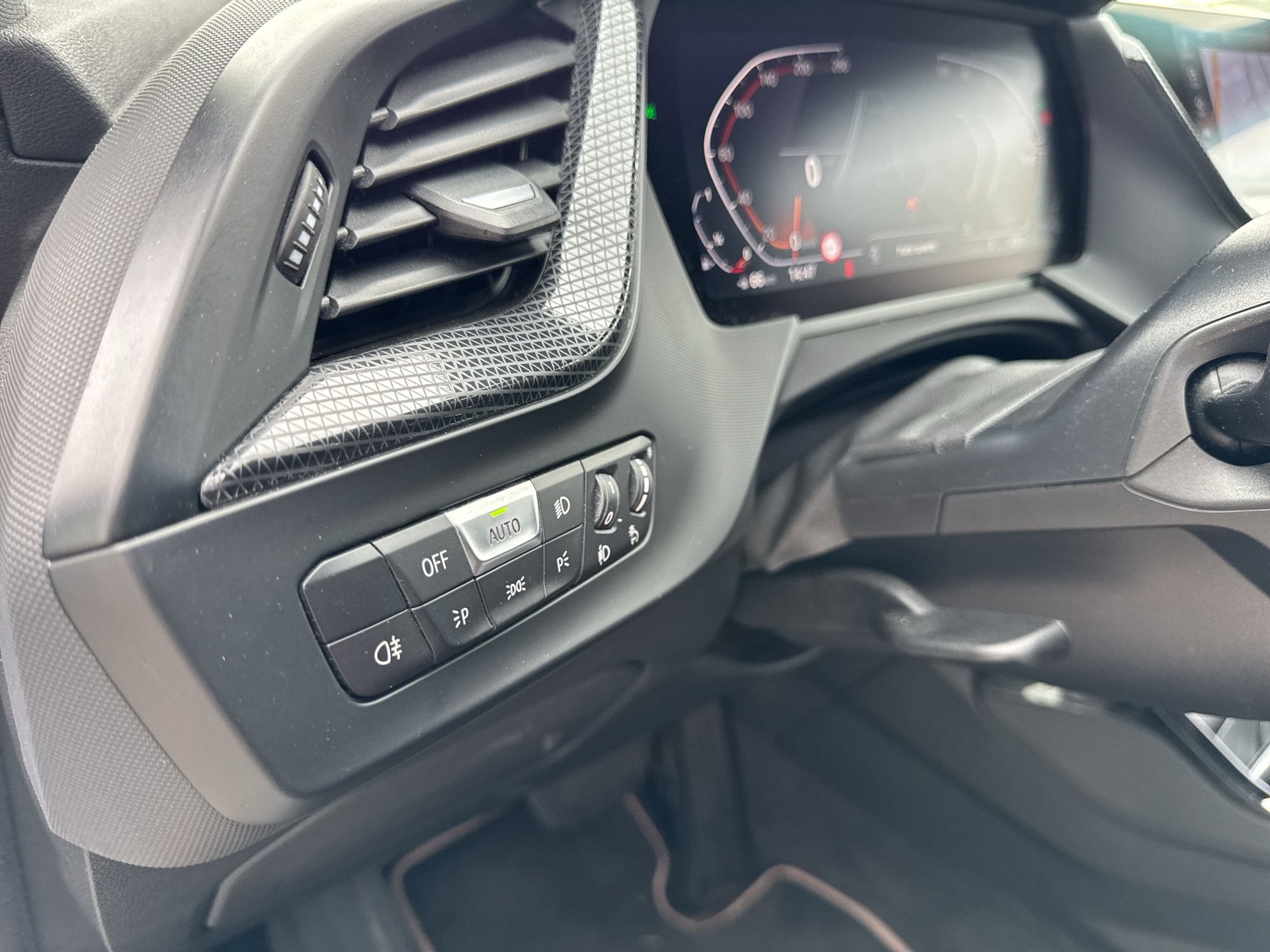 BMW 120i Sport Line Steptronic-image-18