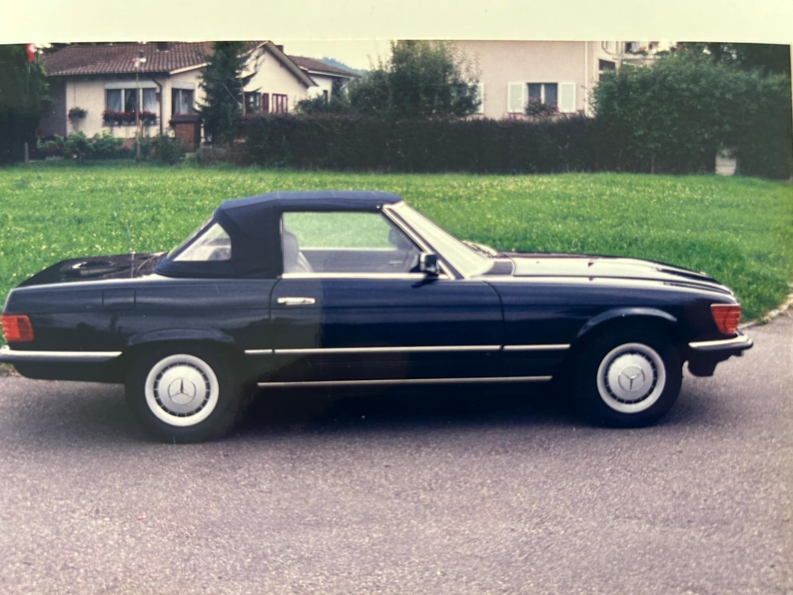MERCEDES-BENZ R107-image-2