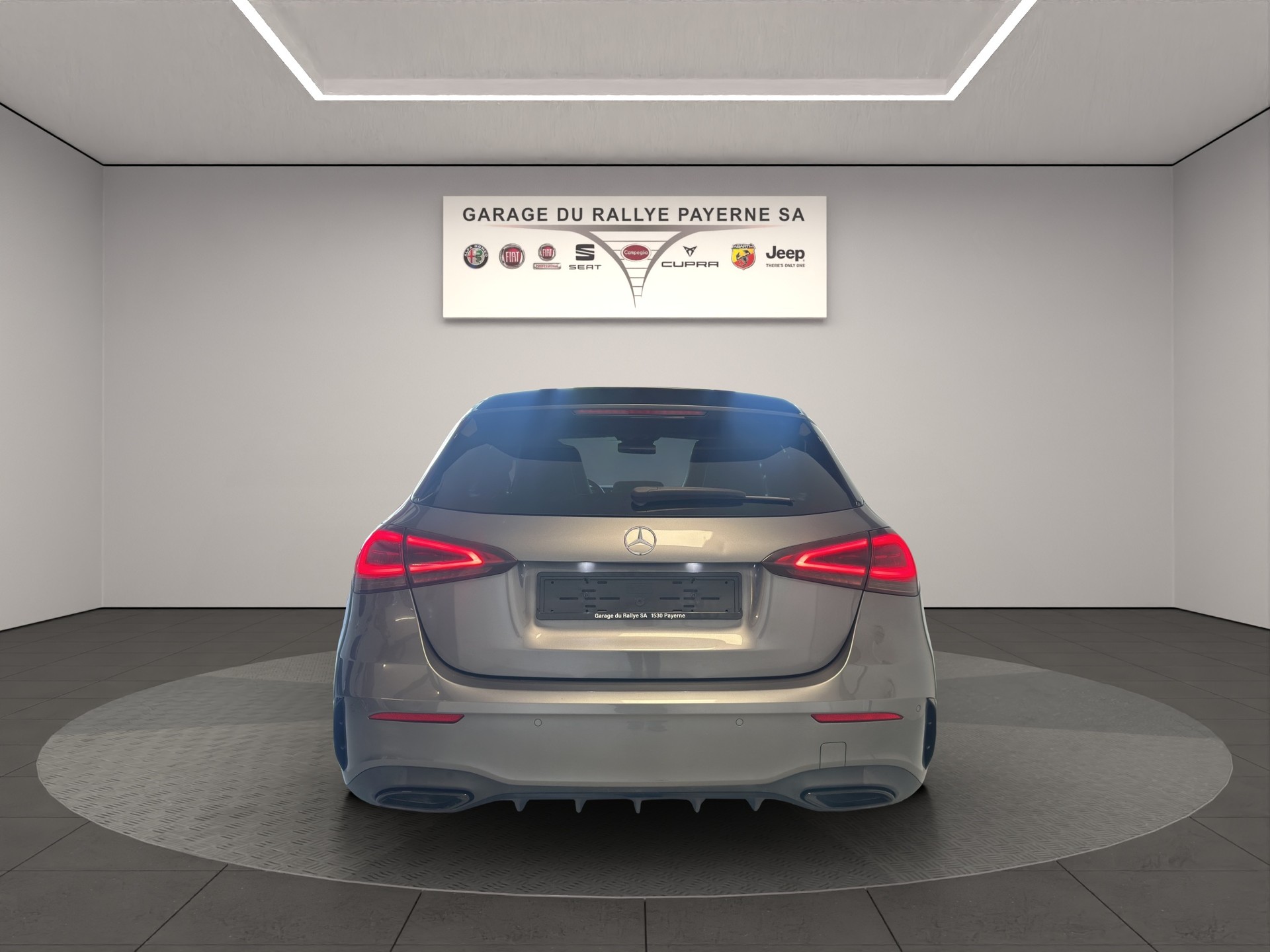 MERCEDES-BENZ A 250 AMG Line 7G-DCT-showroom-element-3