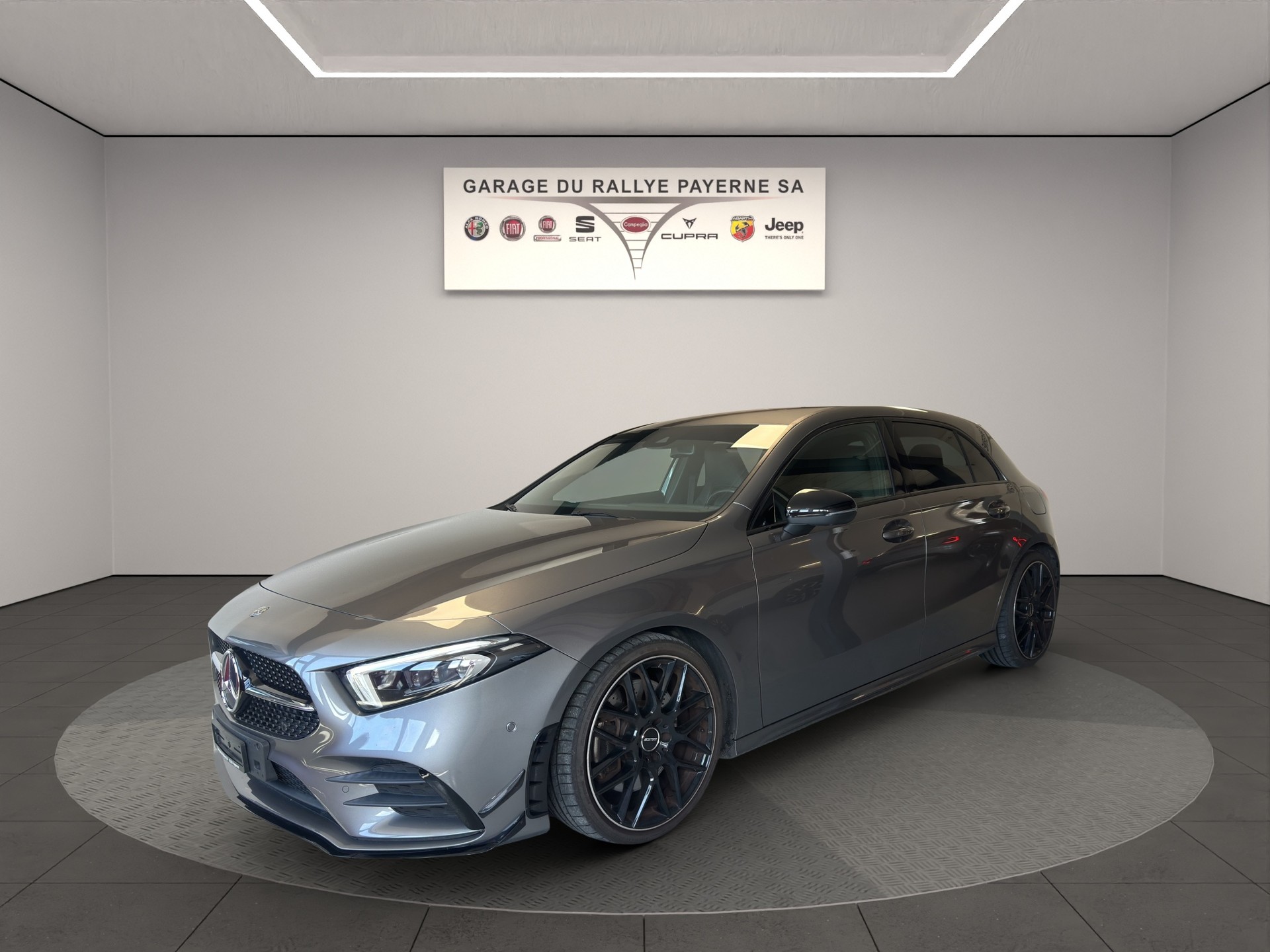 MERCEDES-BENZ A 250 AMG Line 7G-DCT-showroom-element-1