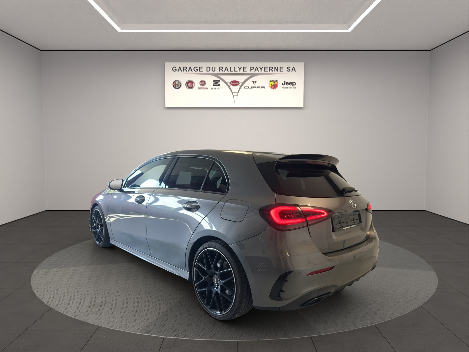 MERCEDES-BENZ A 250 AMG Line 7G-DCT-showroom-element-2