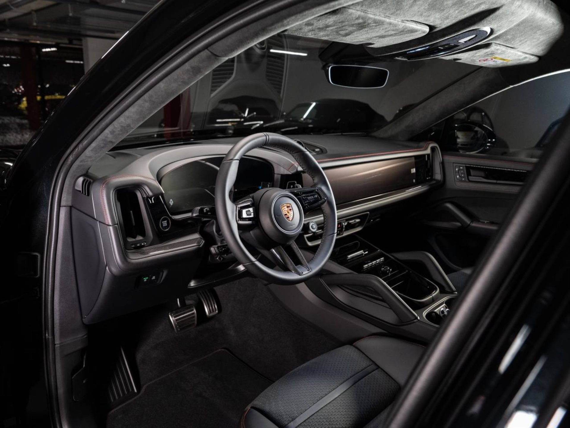 PORSCHE Cayenne GTS Coupé-image-6
