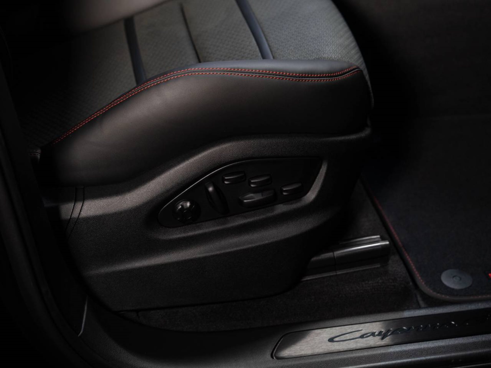PORSCHE Cayenne GTS Coupé-image-19