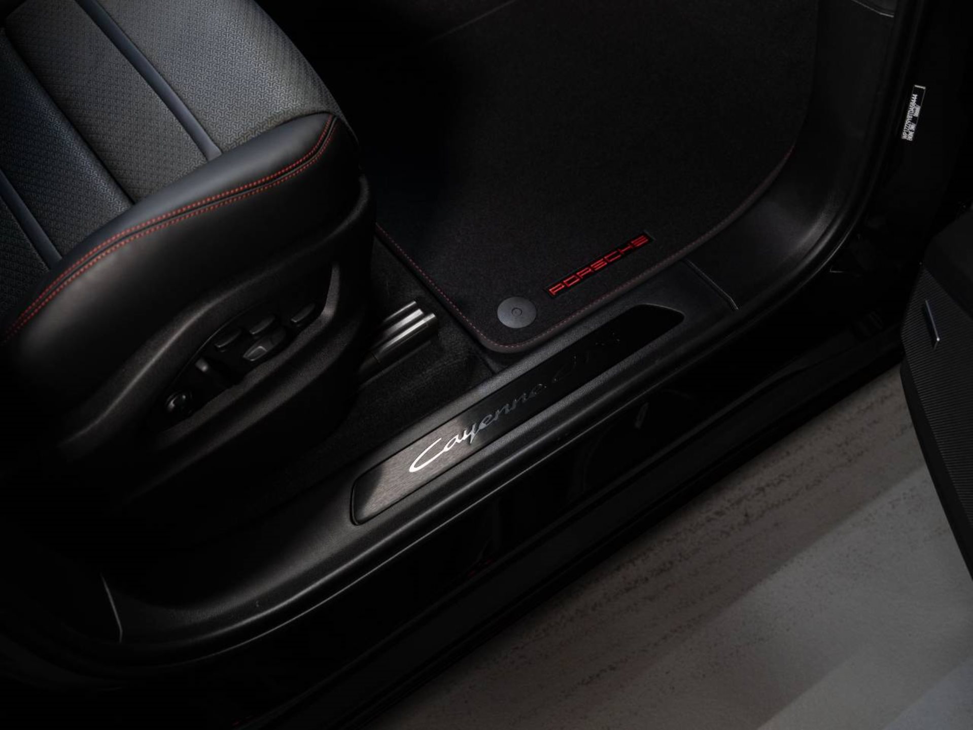 PORSCHE Cayenne GTS Coupé-image-21