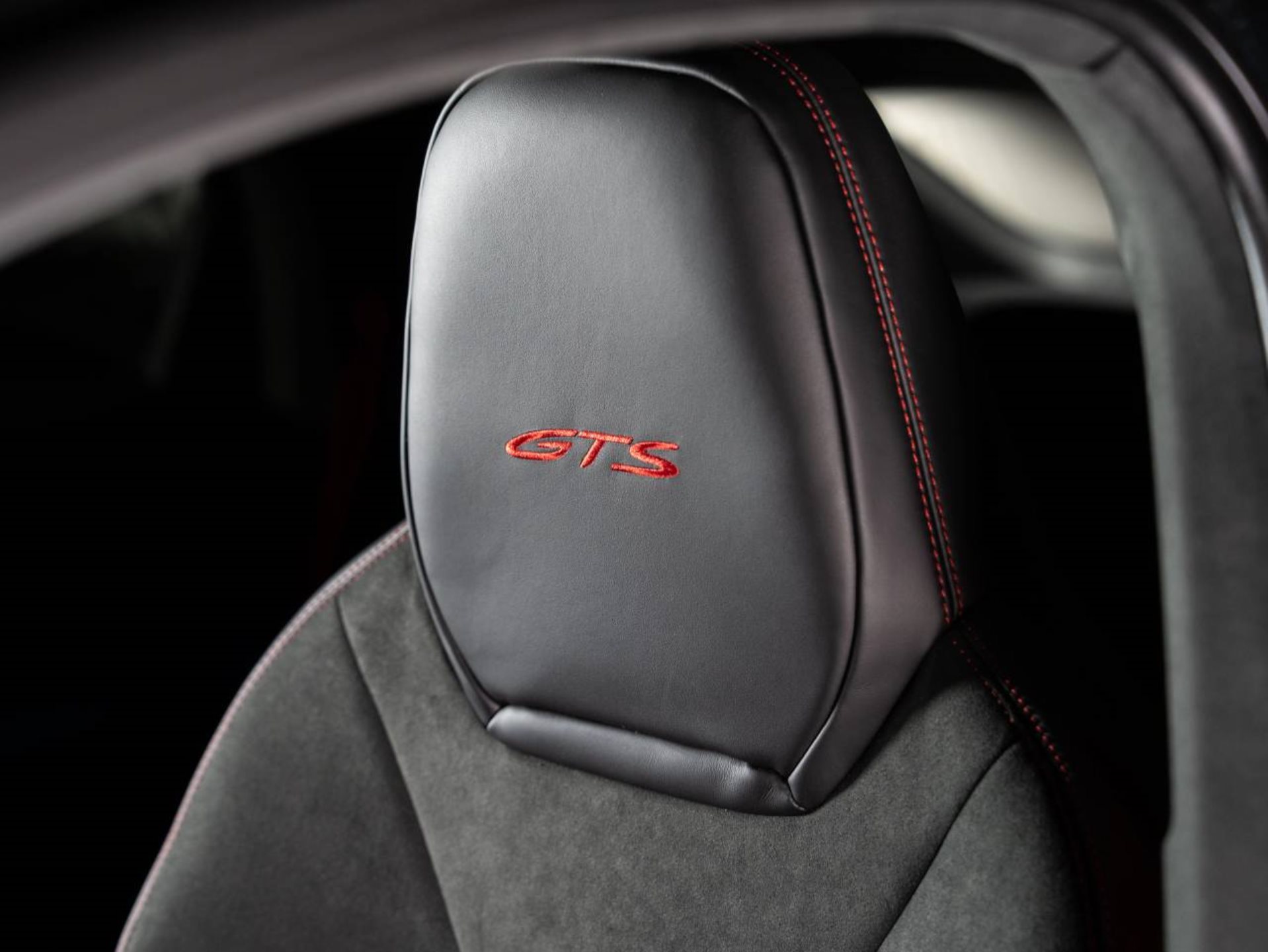 PORSCHE Cayenne GTS Coupé-image-9