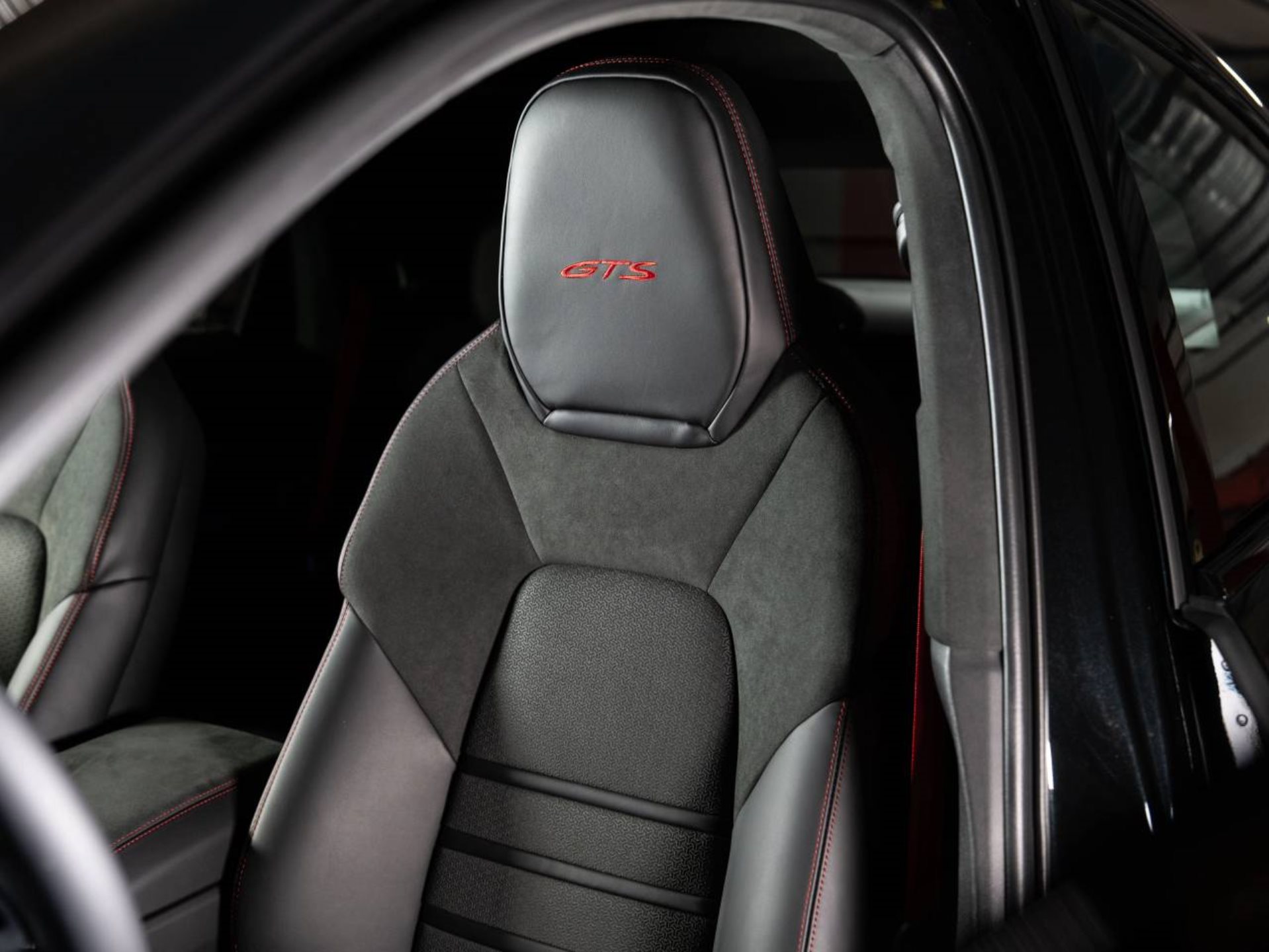 PORSCHE Cayenne GTS Coupé-image-15