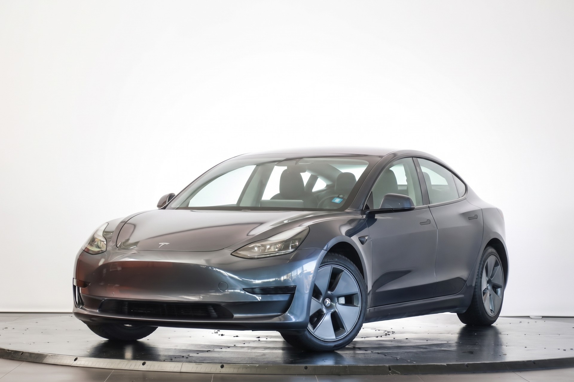 TESLA Model 3 Midnight Grey-image-5
