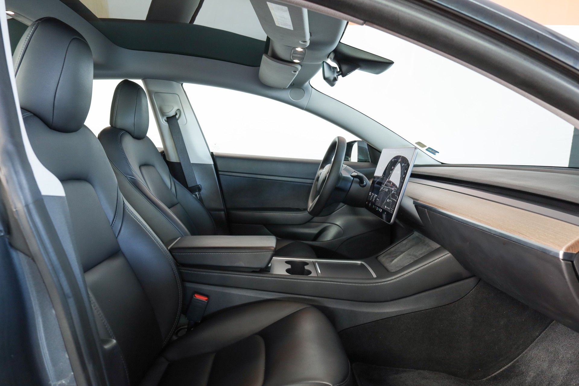 TESLA Model 3 Midnight Grey-image-9