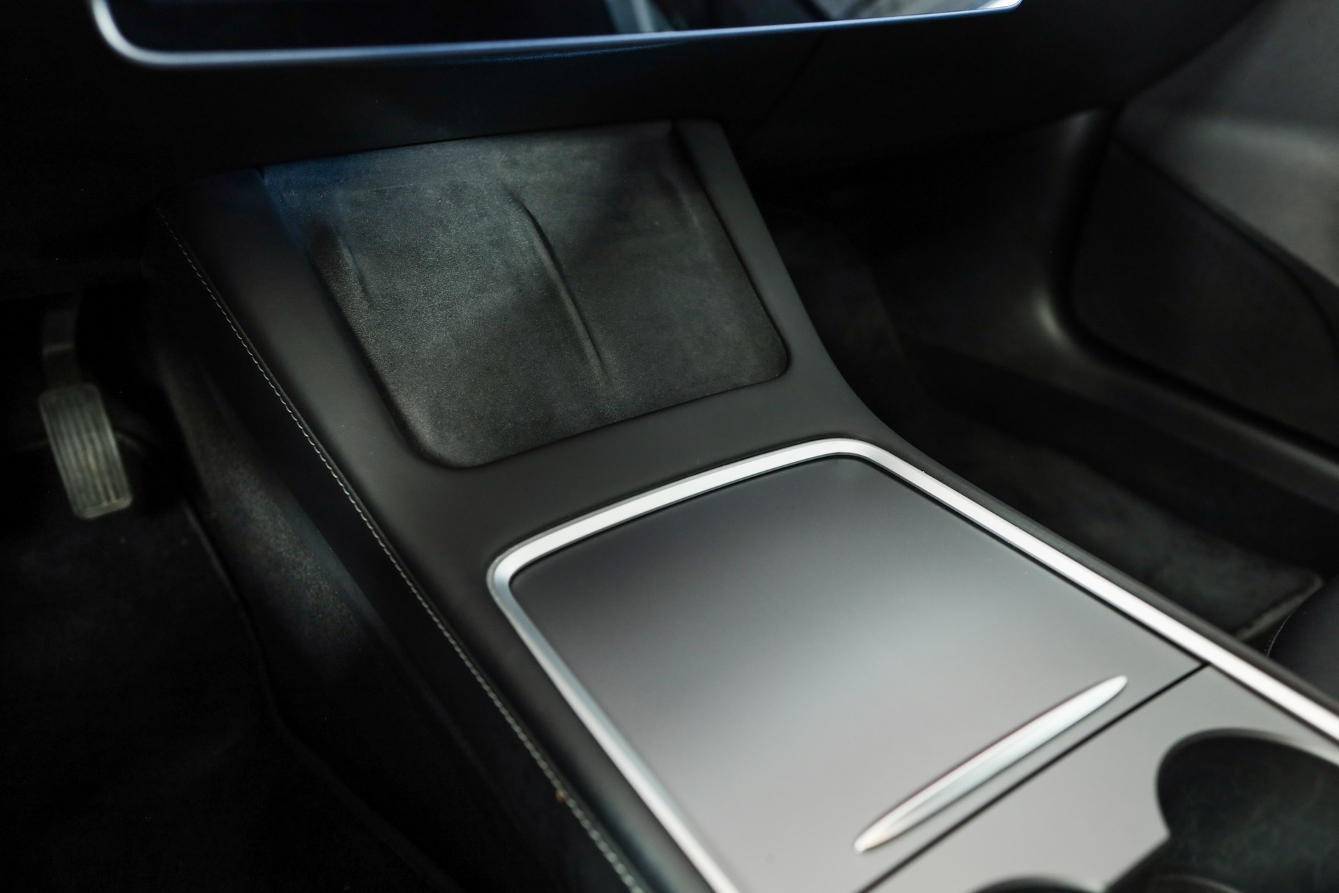 TESLA Model 3 Midnight Grey-image-21