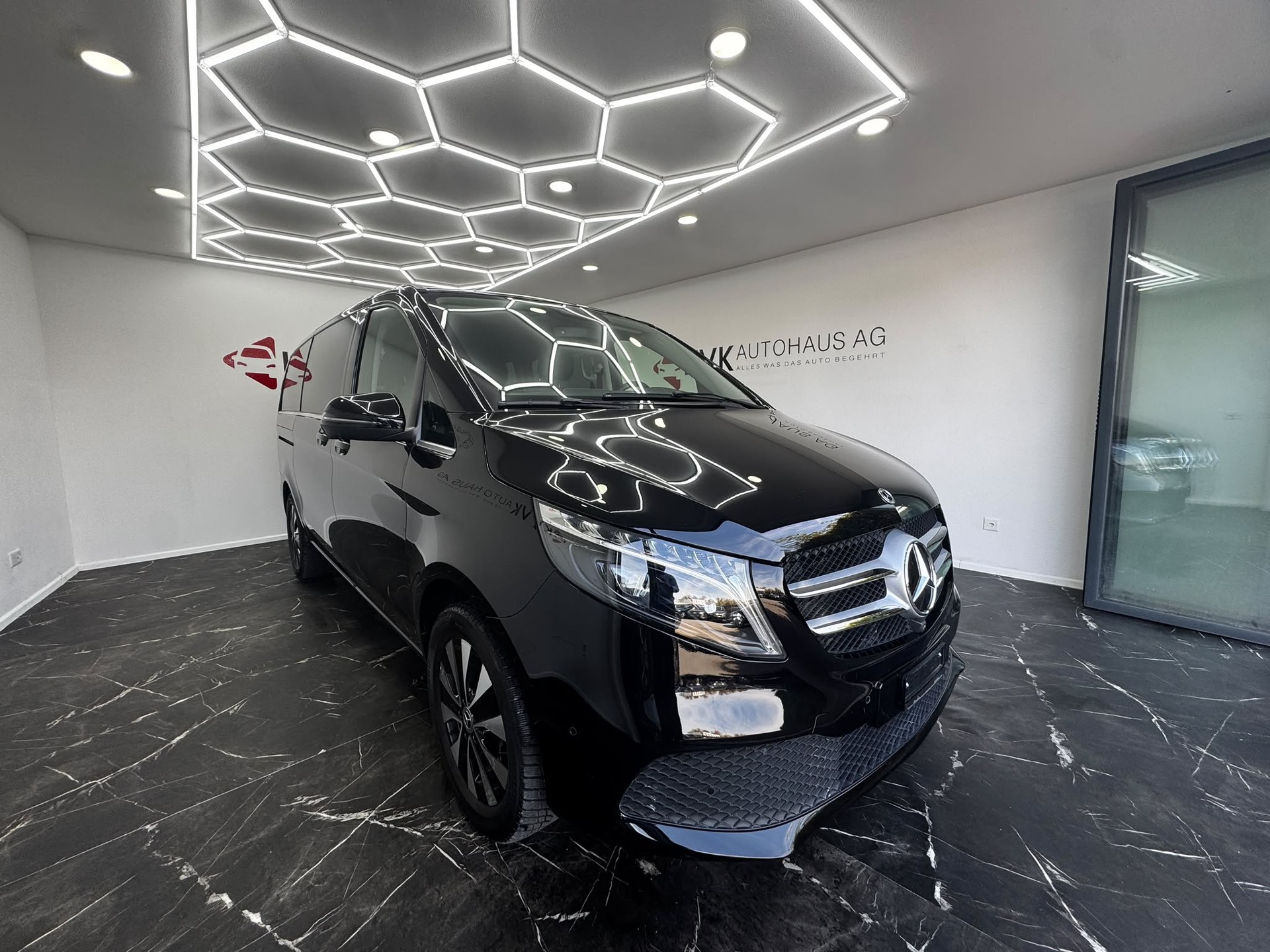 MERCEDES-BENZ V 250 d lang Avantgarde 4Matic G-Tronic | 2x Elektr. Schiebetüren | 10 Jahre Gratis-Service | Werksgarantie |-showroom-element-3