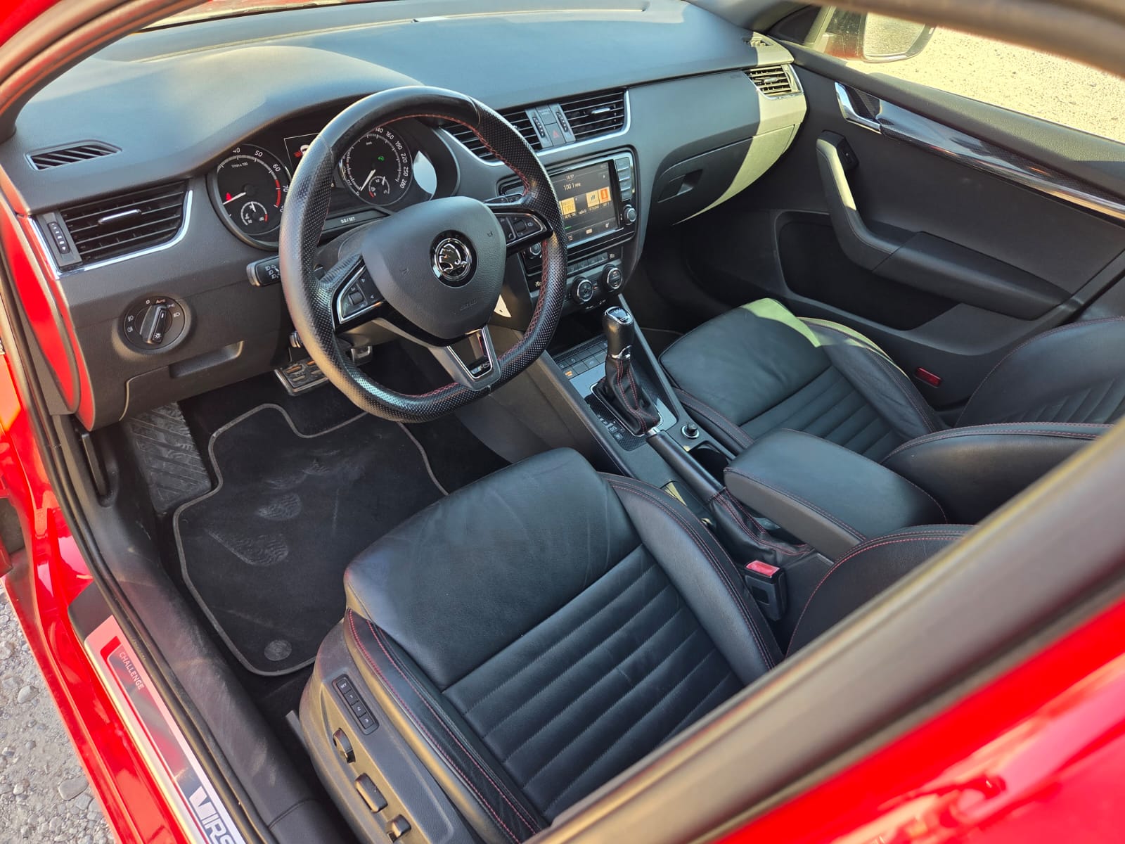 SKODA Octavia Combi 2.0 TSI RS DSG-image-13