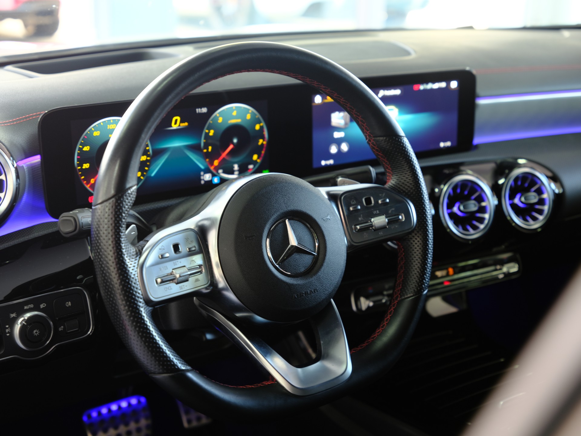 MERCEDES-BENZ CLA Shooting Brake 250 4Matic 7G-DCT AMG Line-image-13