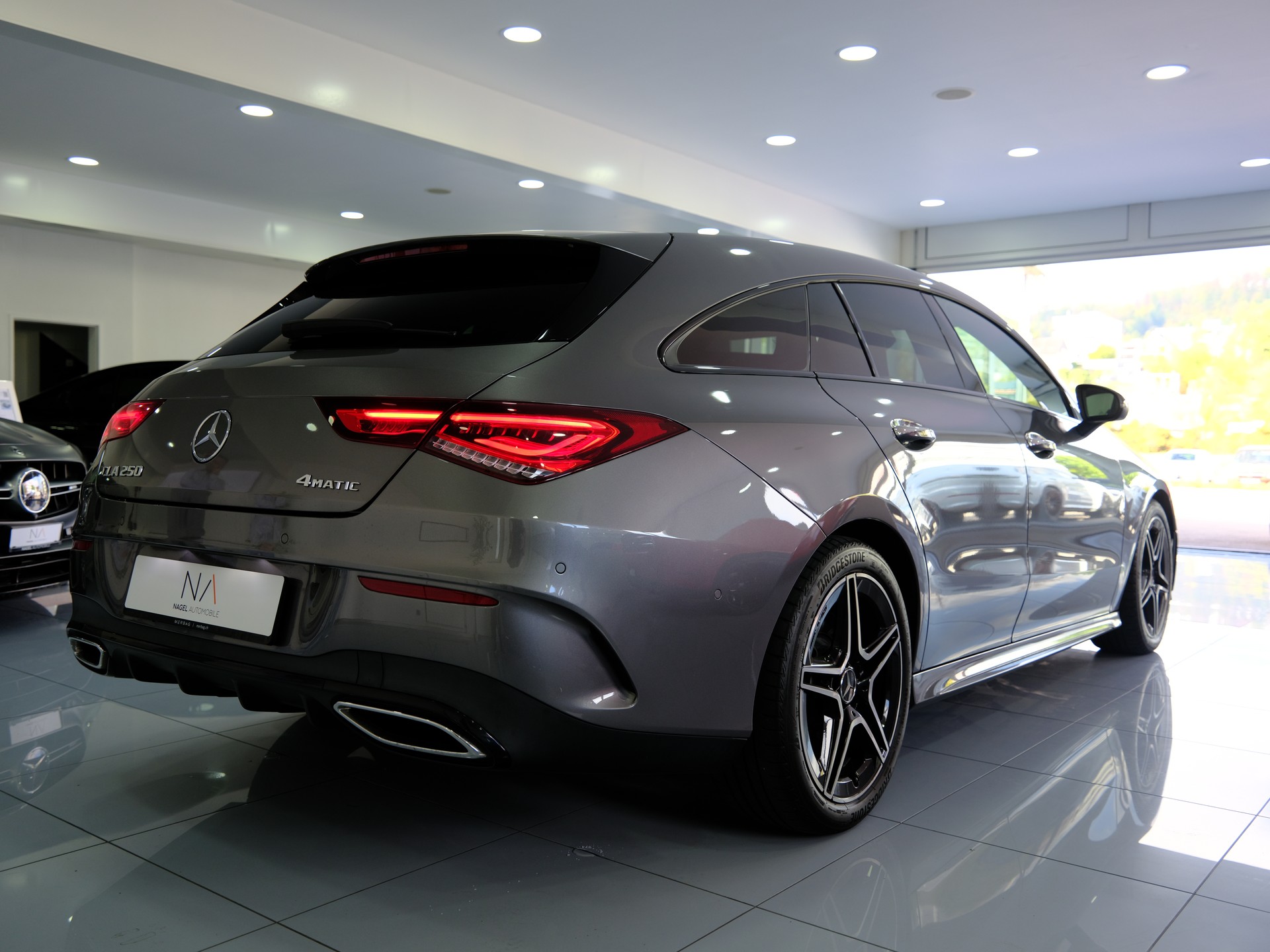 MERCEDES-BENZ CLA Shooting Brake 250 4Matic 7G-DCT AMG Line-image-6