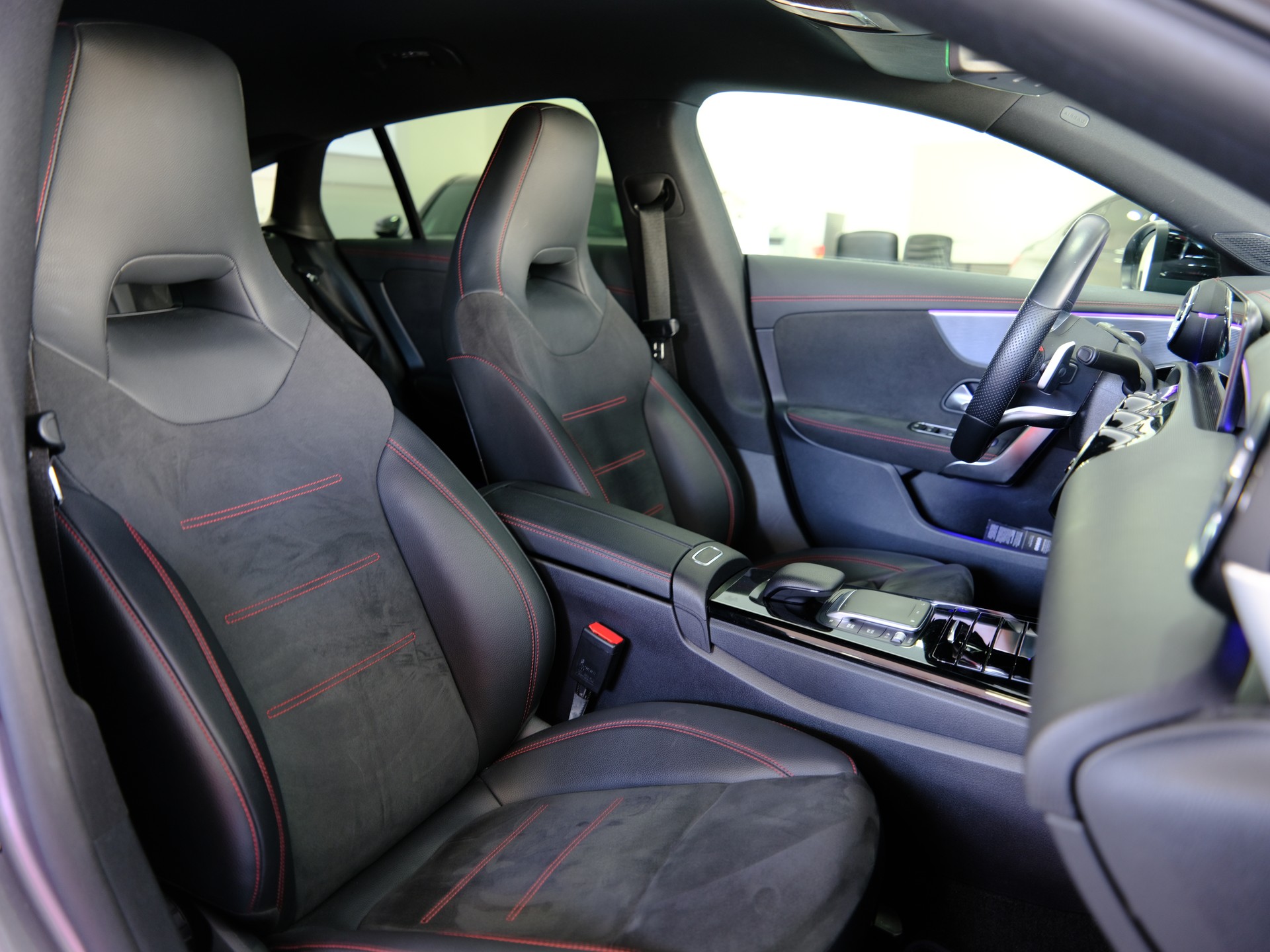MERCEDES-BENZ CLA Shooting Brake 250 4Matic 7G-DCT AMG Line-image-19