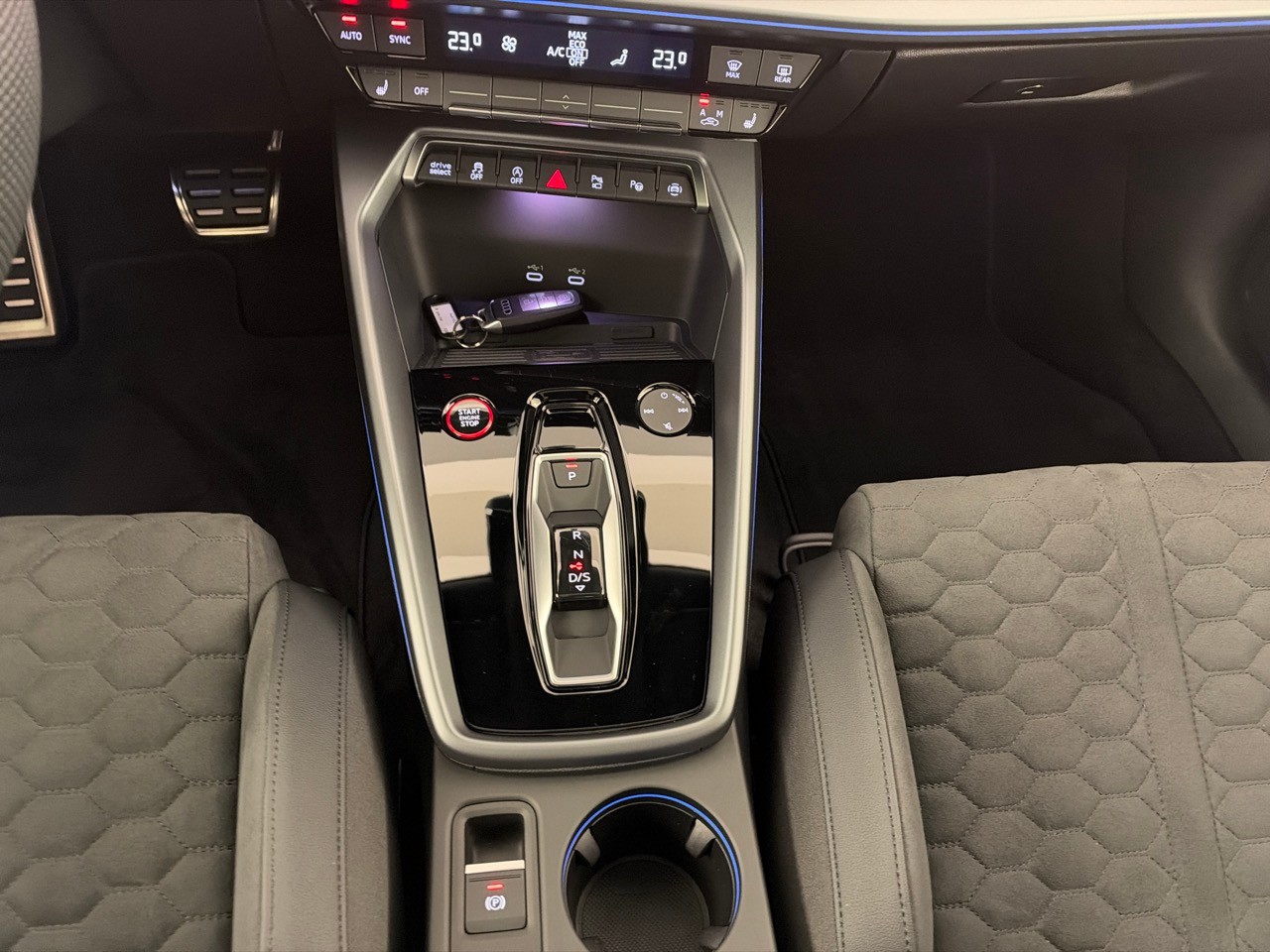 AUDI RS3 Sportback 2.5 TSI quattro S-tronic-image-13