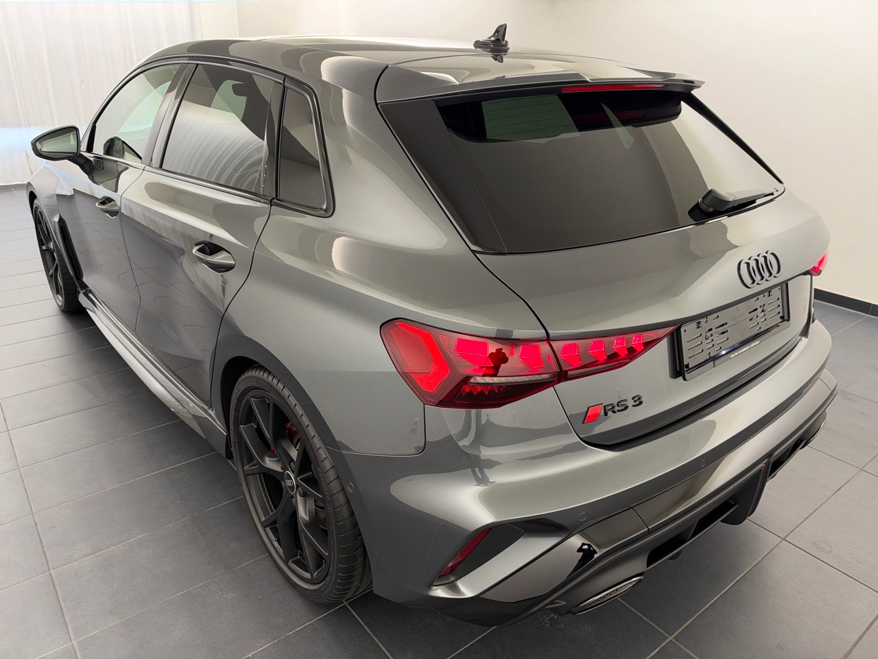 AUDI RS3 Sportback 2.5 TSI quattro S-tronic-showroom-element-1