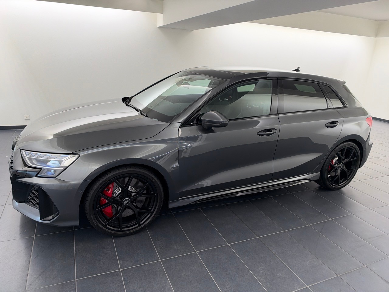 AUDI RS3 Sportback 2.5 TSI quattro S-tronic-image-17