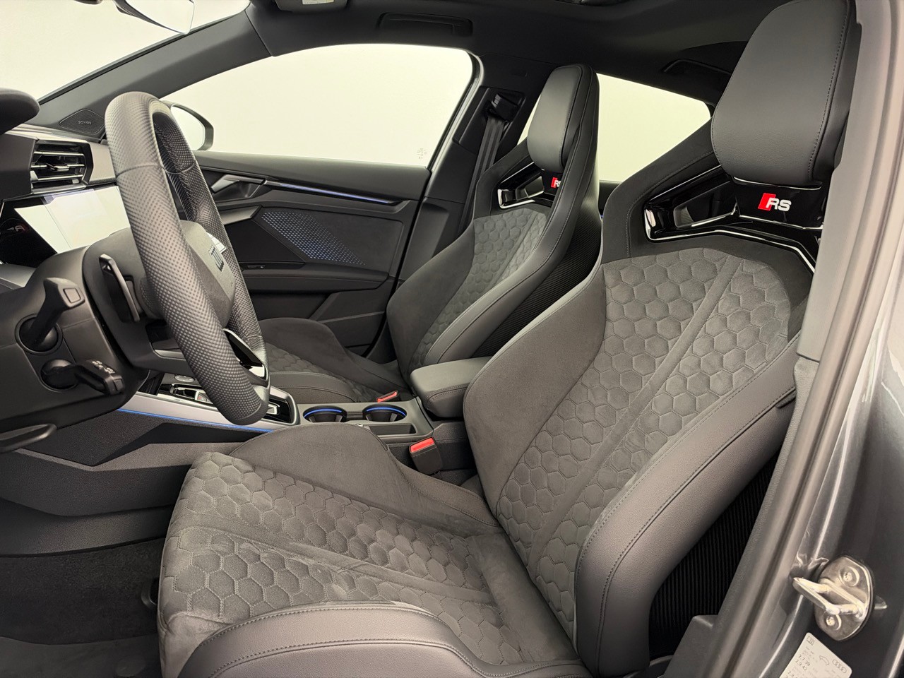 AUDI RS3 Sportback 2.5 TSI quattro S-tronic-image-10