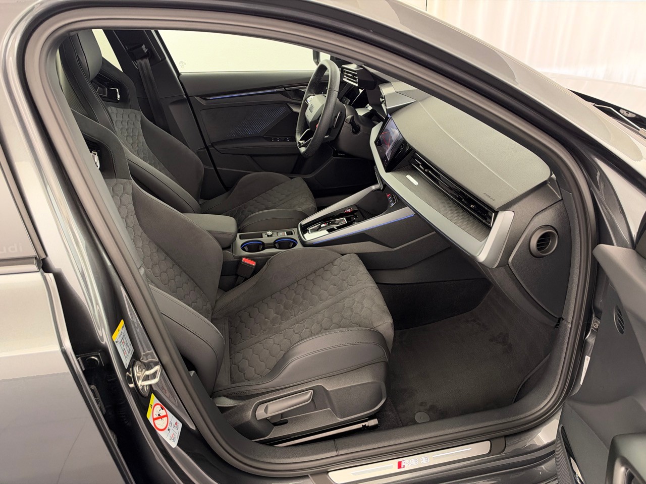 AUDI RS3 Sportback 2.5 TSI quattro S-tronic-image-8