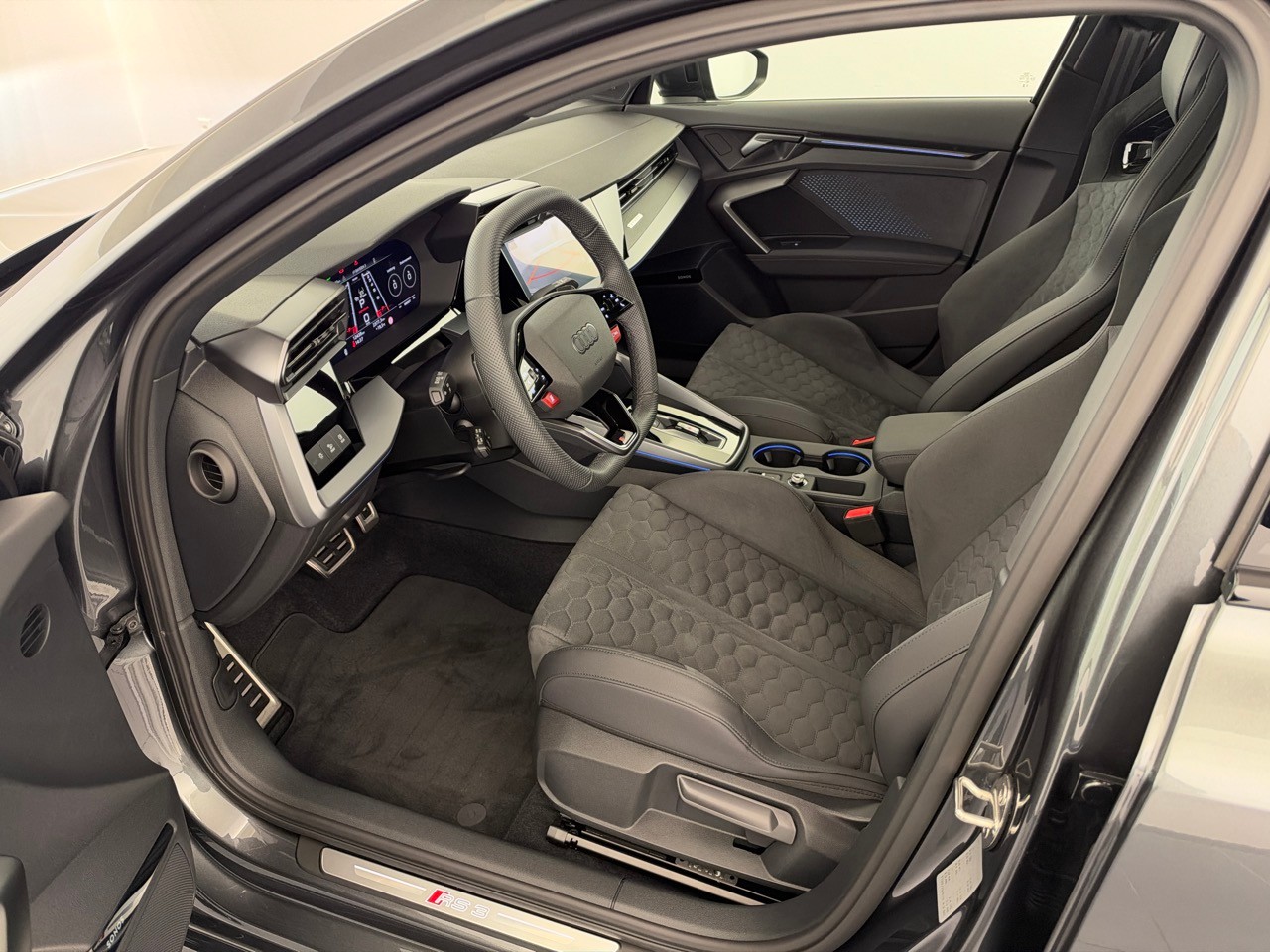 AUDI RS3 Sportback 2.5 TSI quattro S-tronic-image-4
