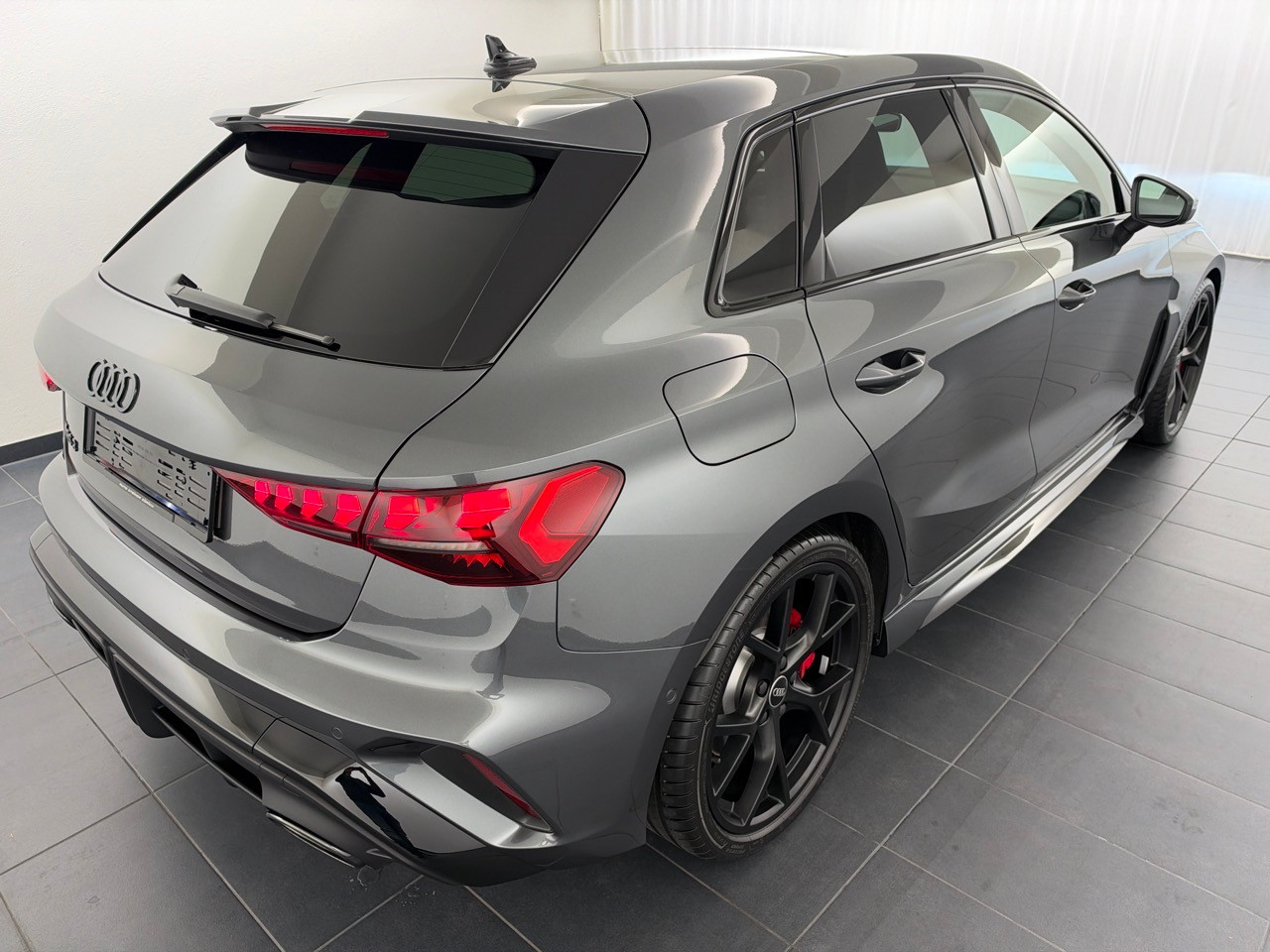 AUDI RS3 Sportback 2.5 TSI quattro S-tronic-showroom-element-2