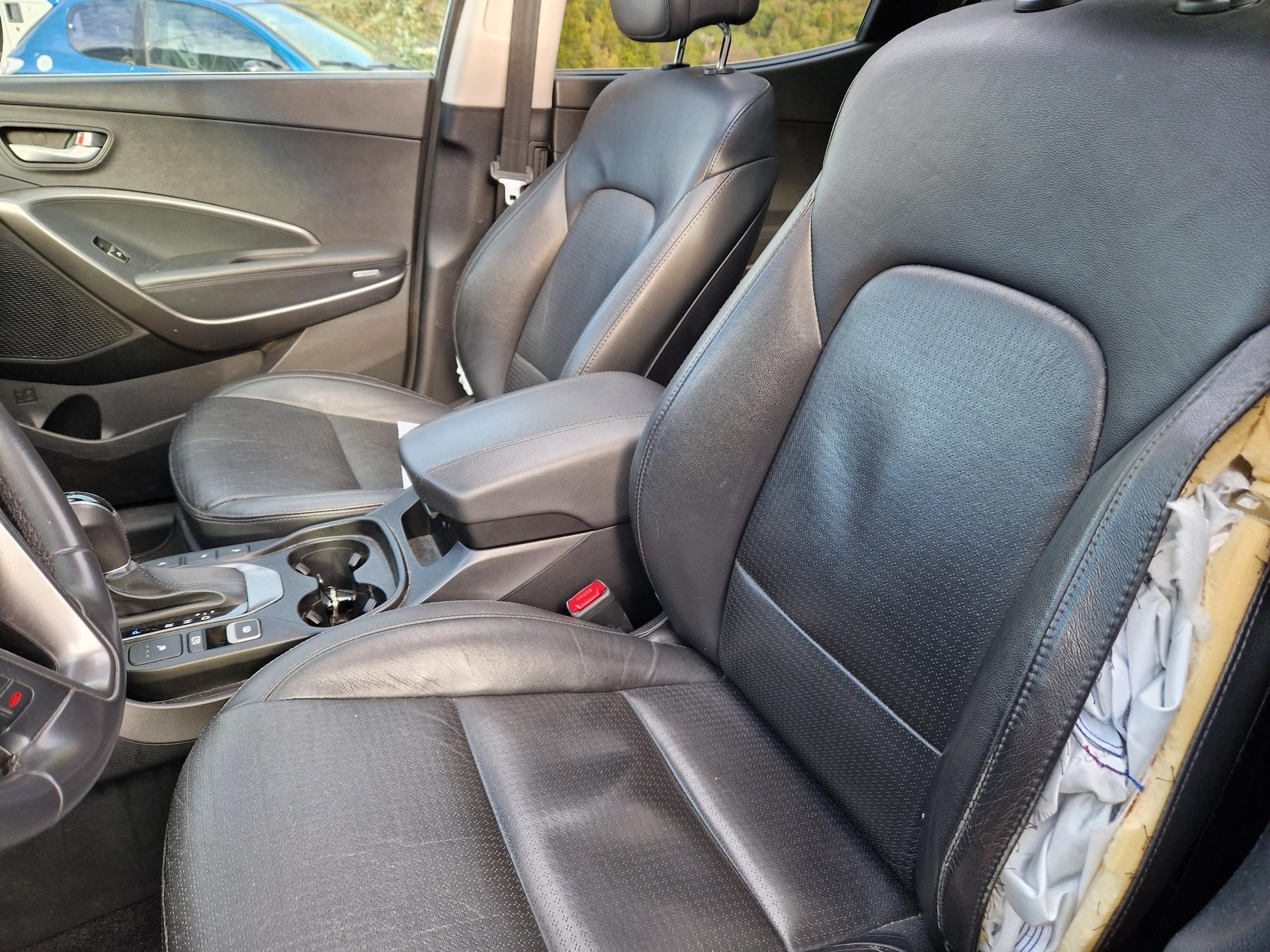 HYUNDAI Santa Fe 2.2 CRDI Premium 4WD Automatic-image-9