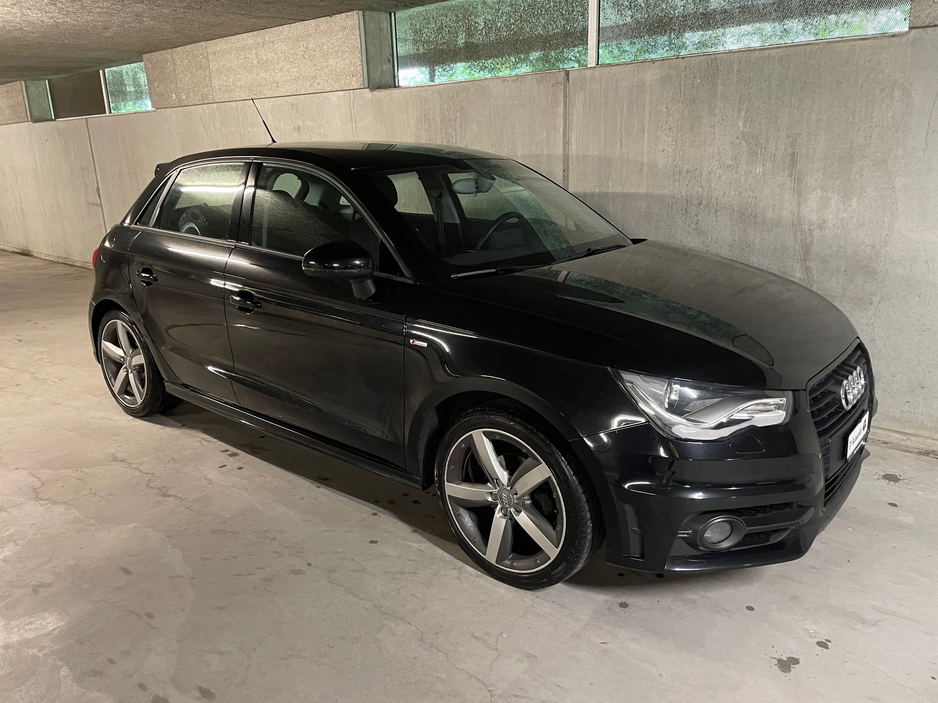 AUDI 1.2 TFSI Admired S-Line-showroom-element-3