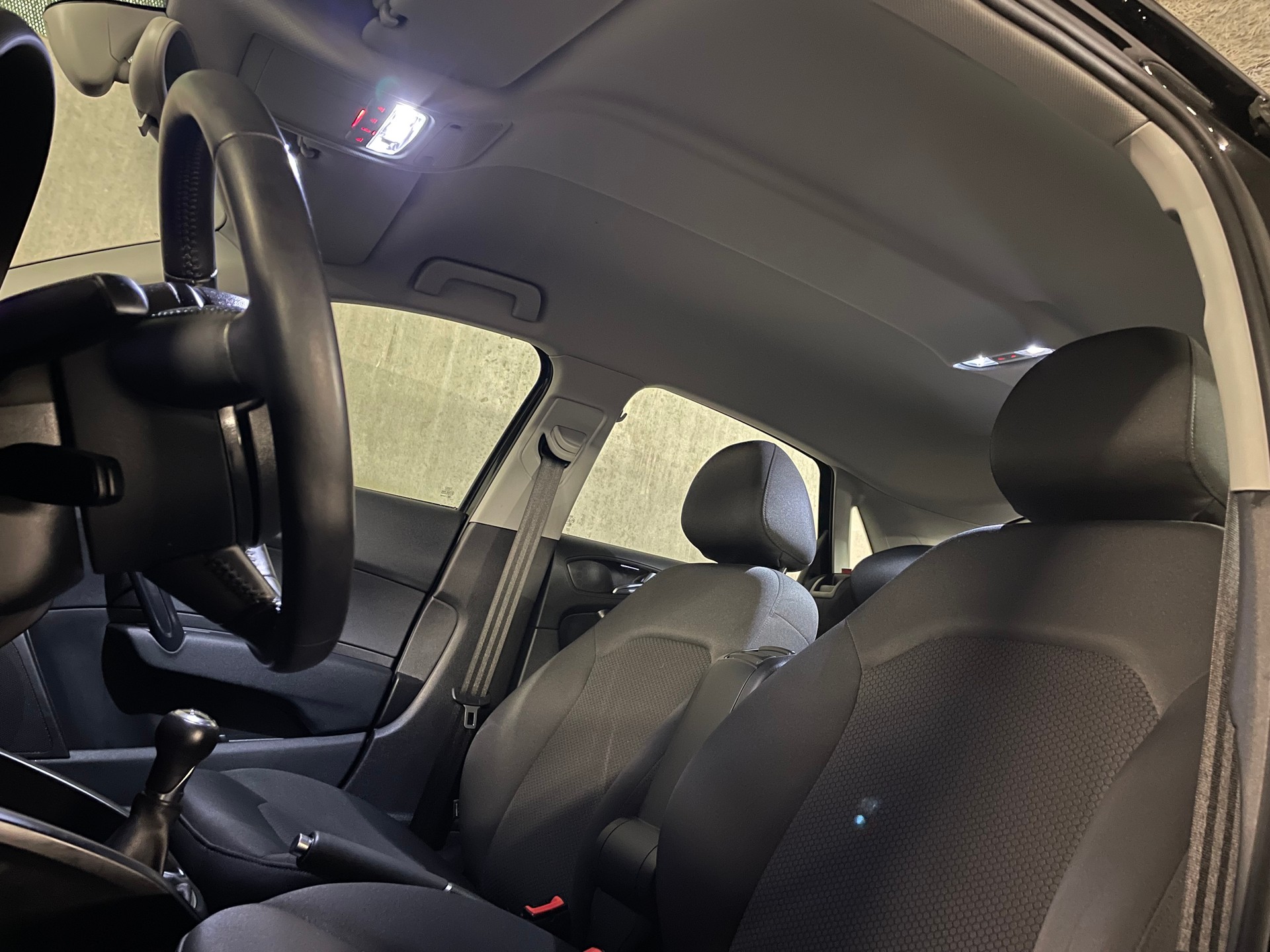 AUDI 1.2 TFSI Admired S-Line-image-23