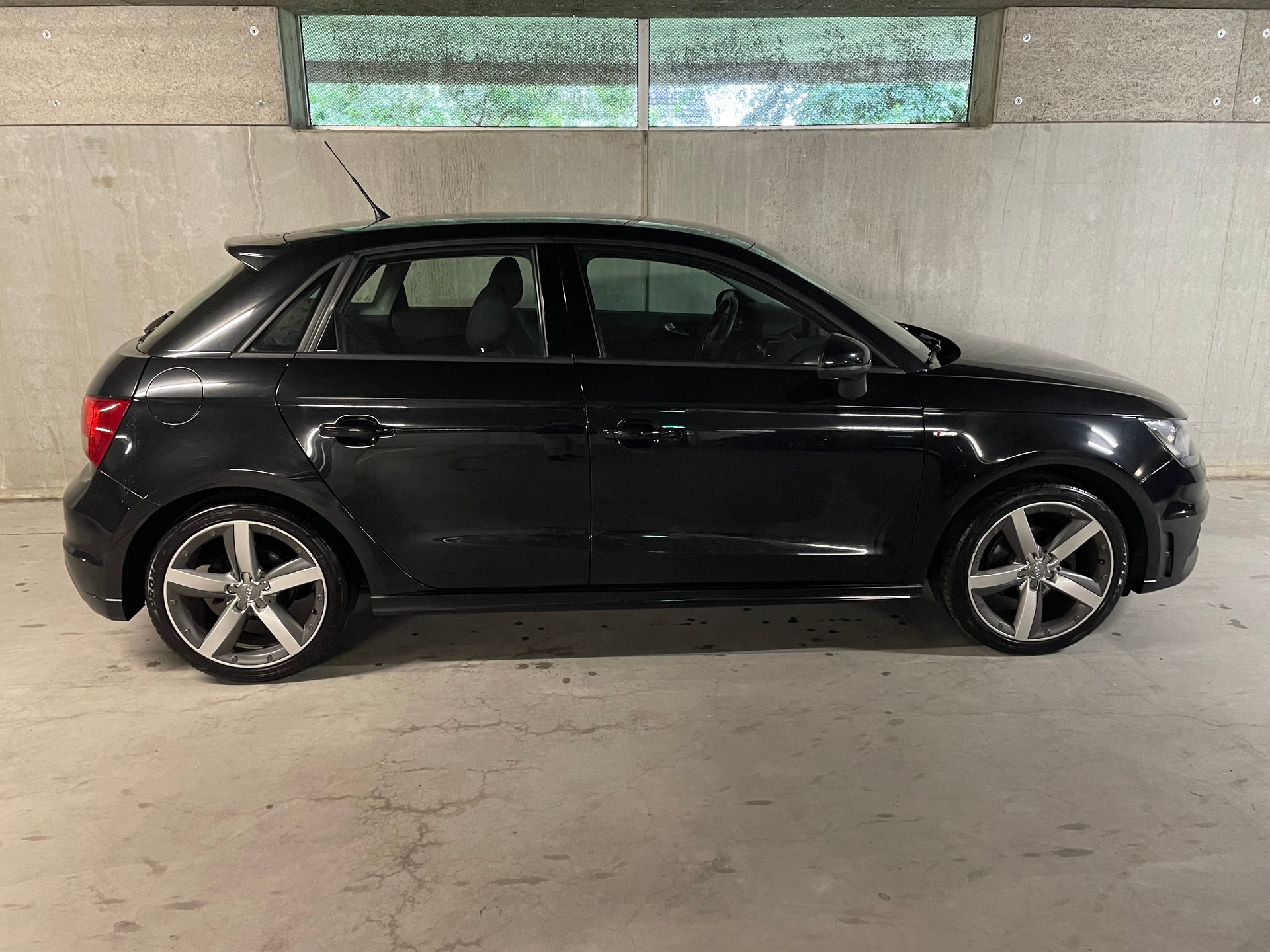 AUDI 1.2 TFSI Admired S-Line-image-4