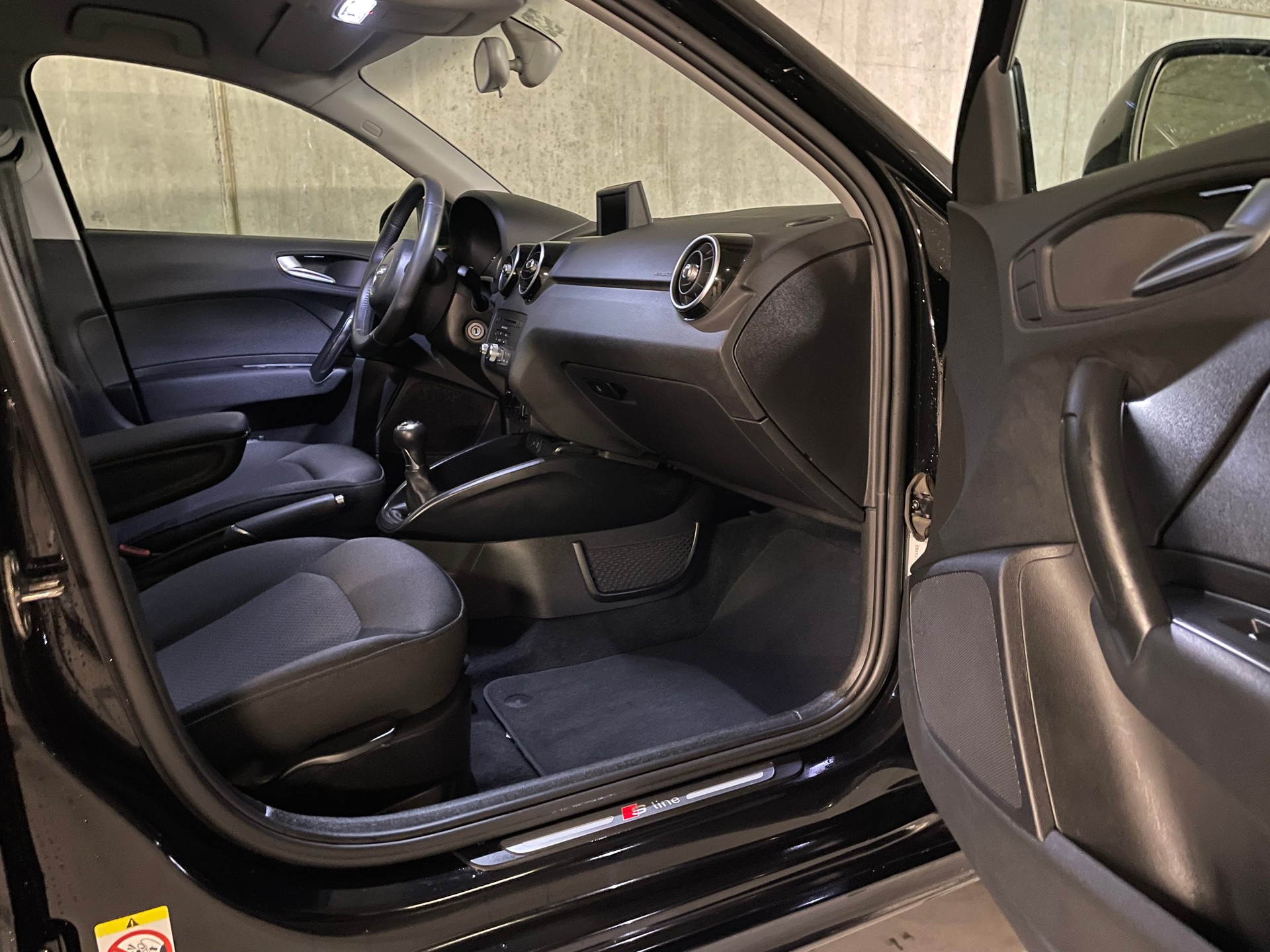 AUDI 1.2 TFSI Admired S-Line-image-29